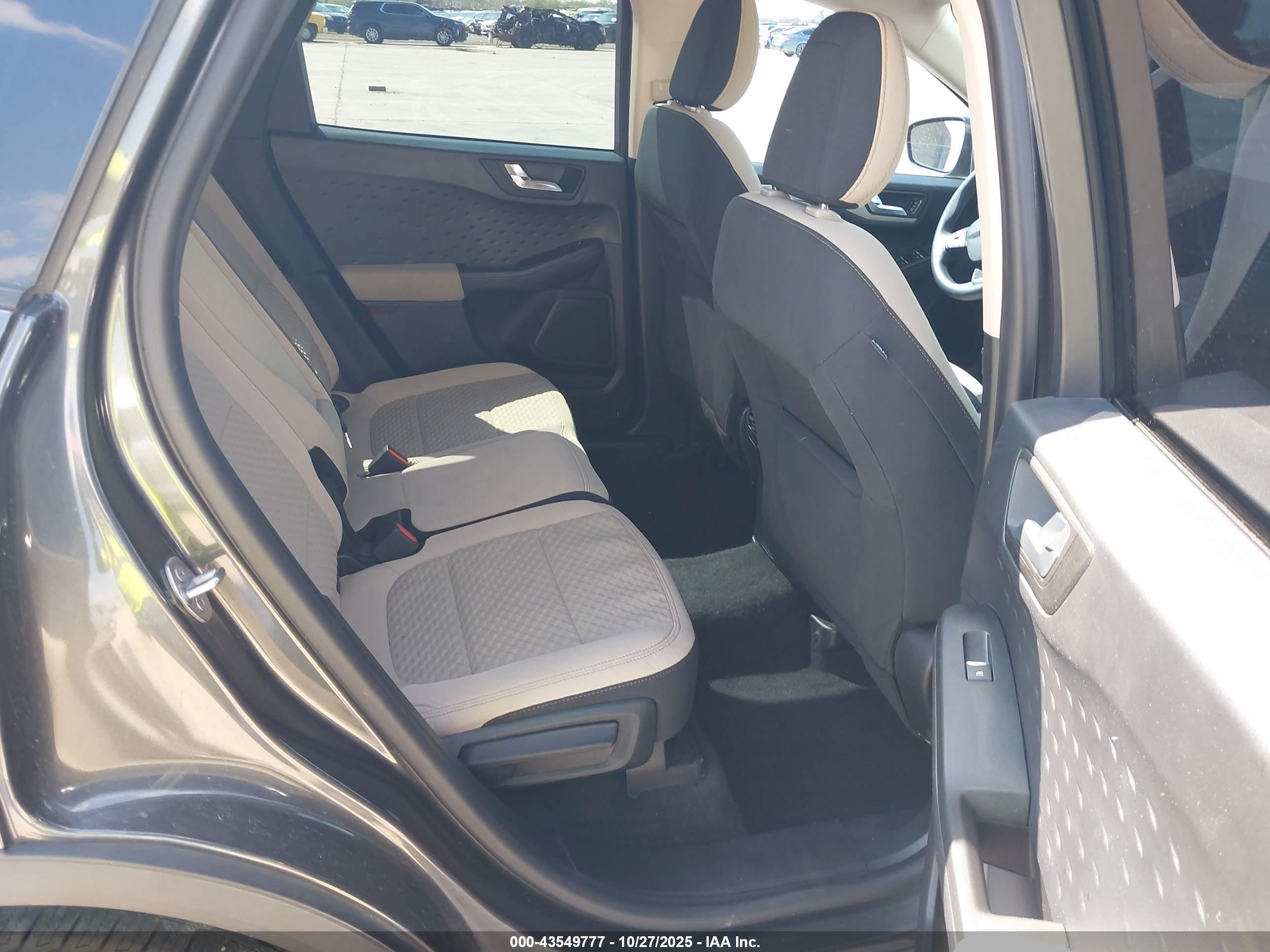 FORD ESCAPE image 8