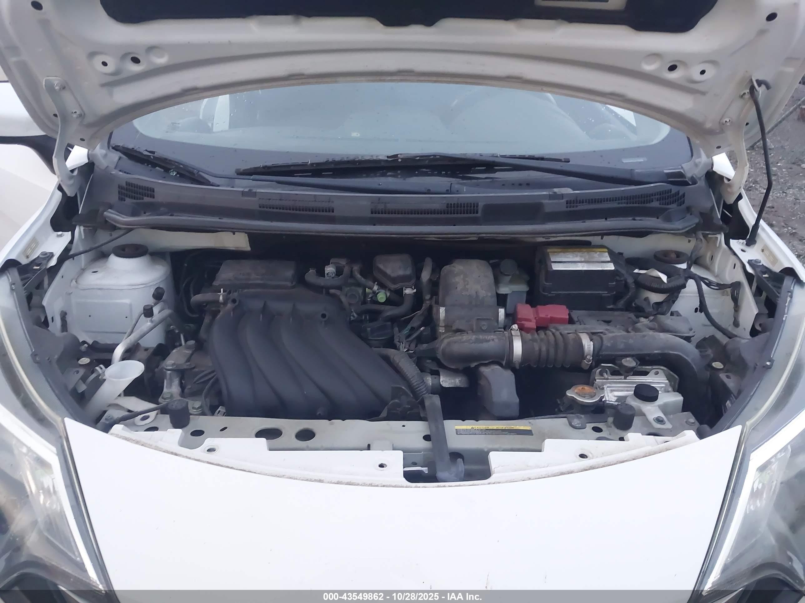 NISSAN VERSA image 10