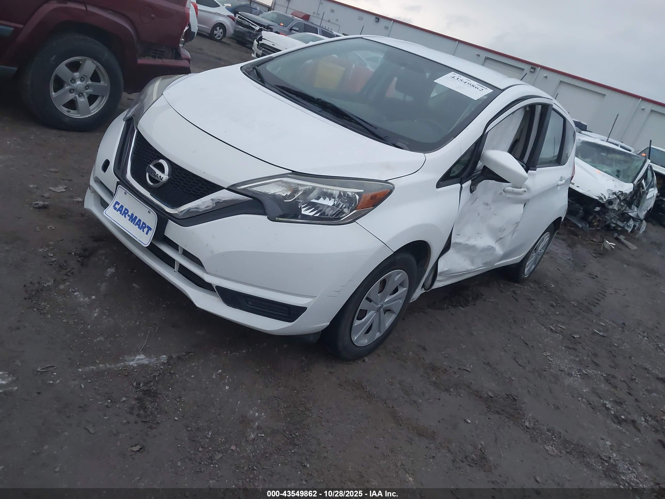 NISSAN VERSA image 2