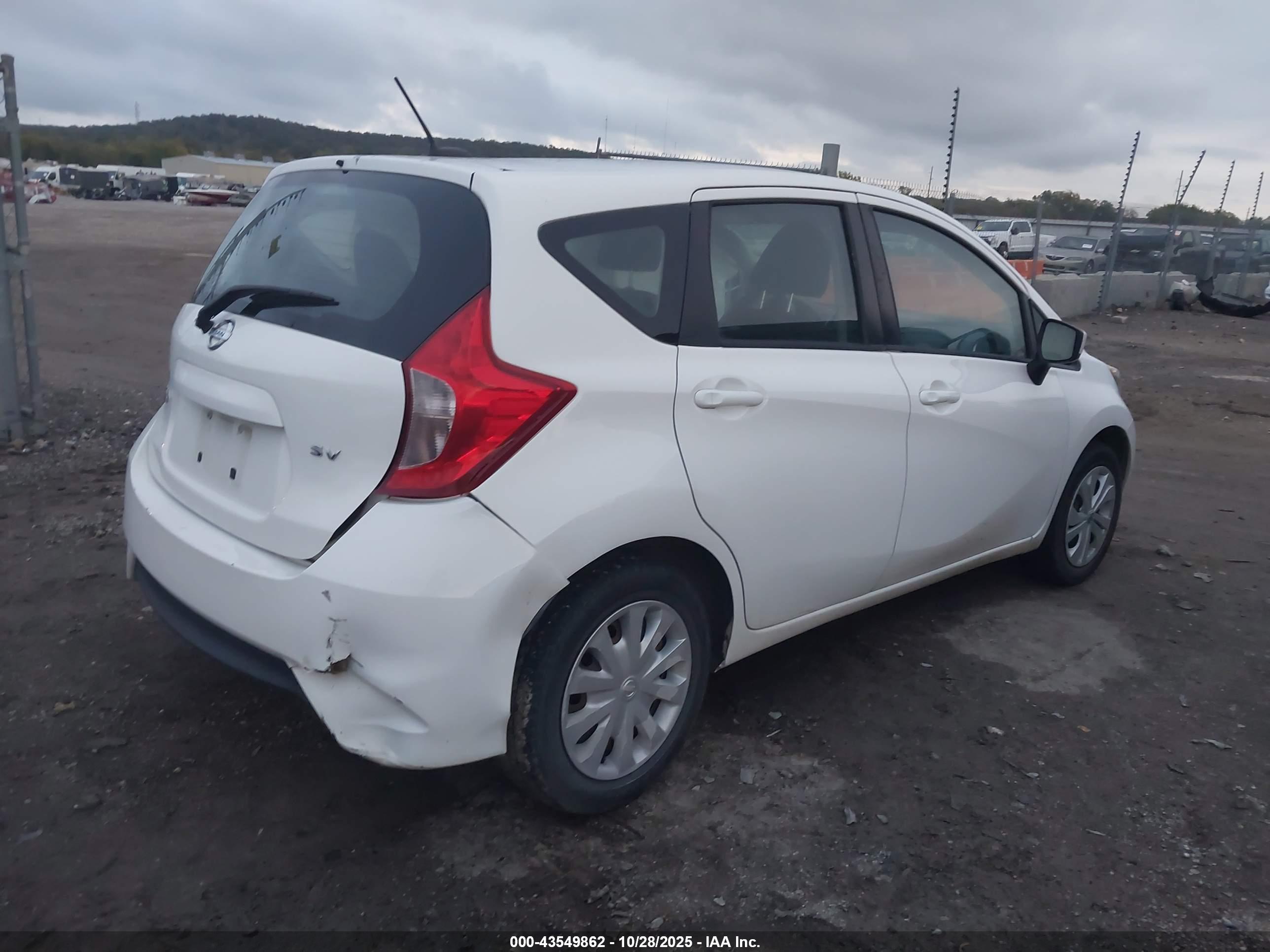 NISSAN VERSA image 4