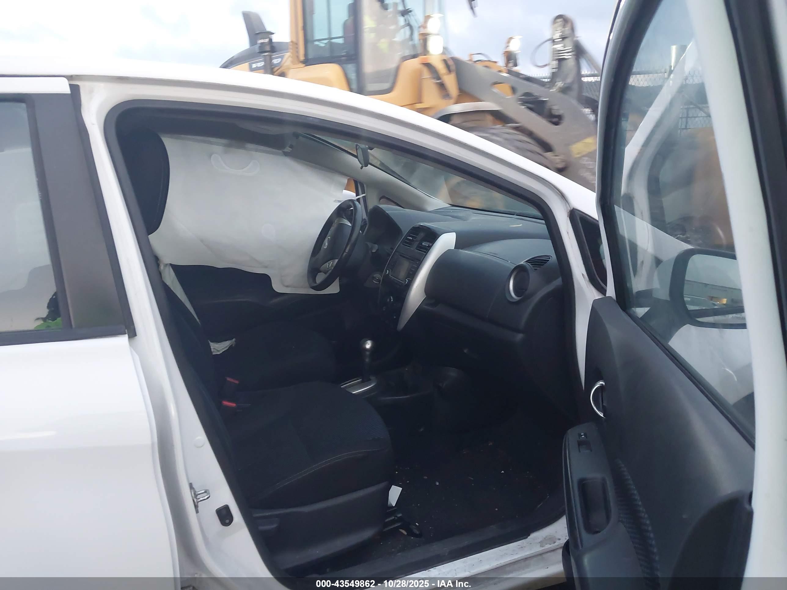 NISSAN VERSA image 5