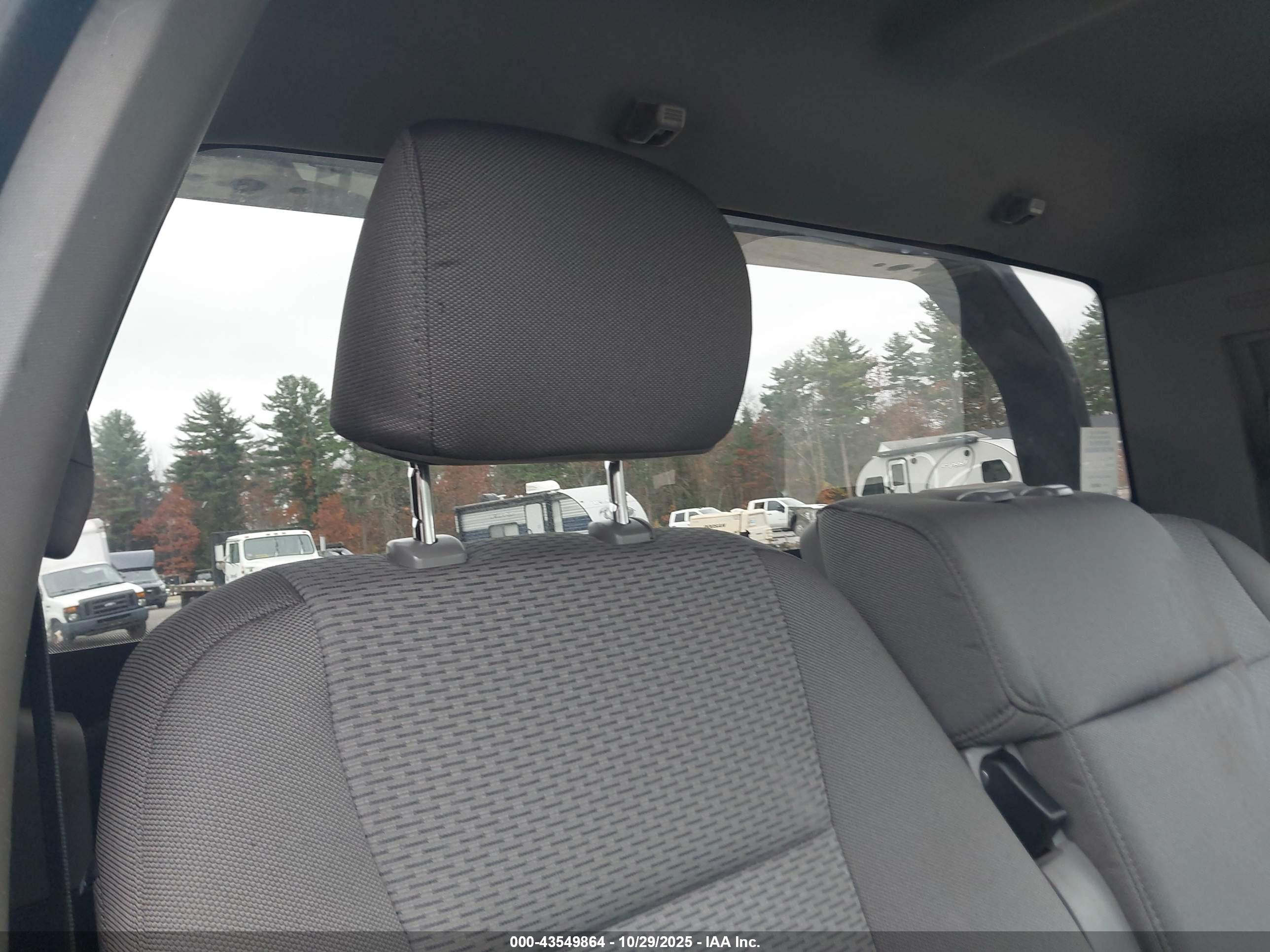 FORD F-550 image 7