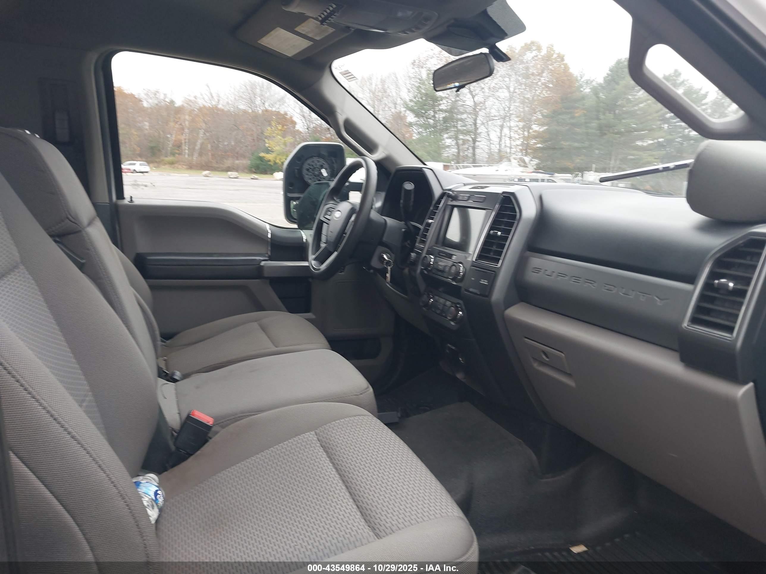 FORD F-550 image 8