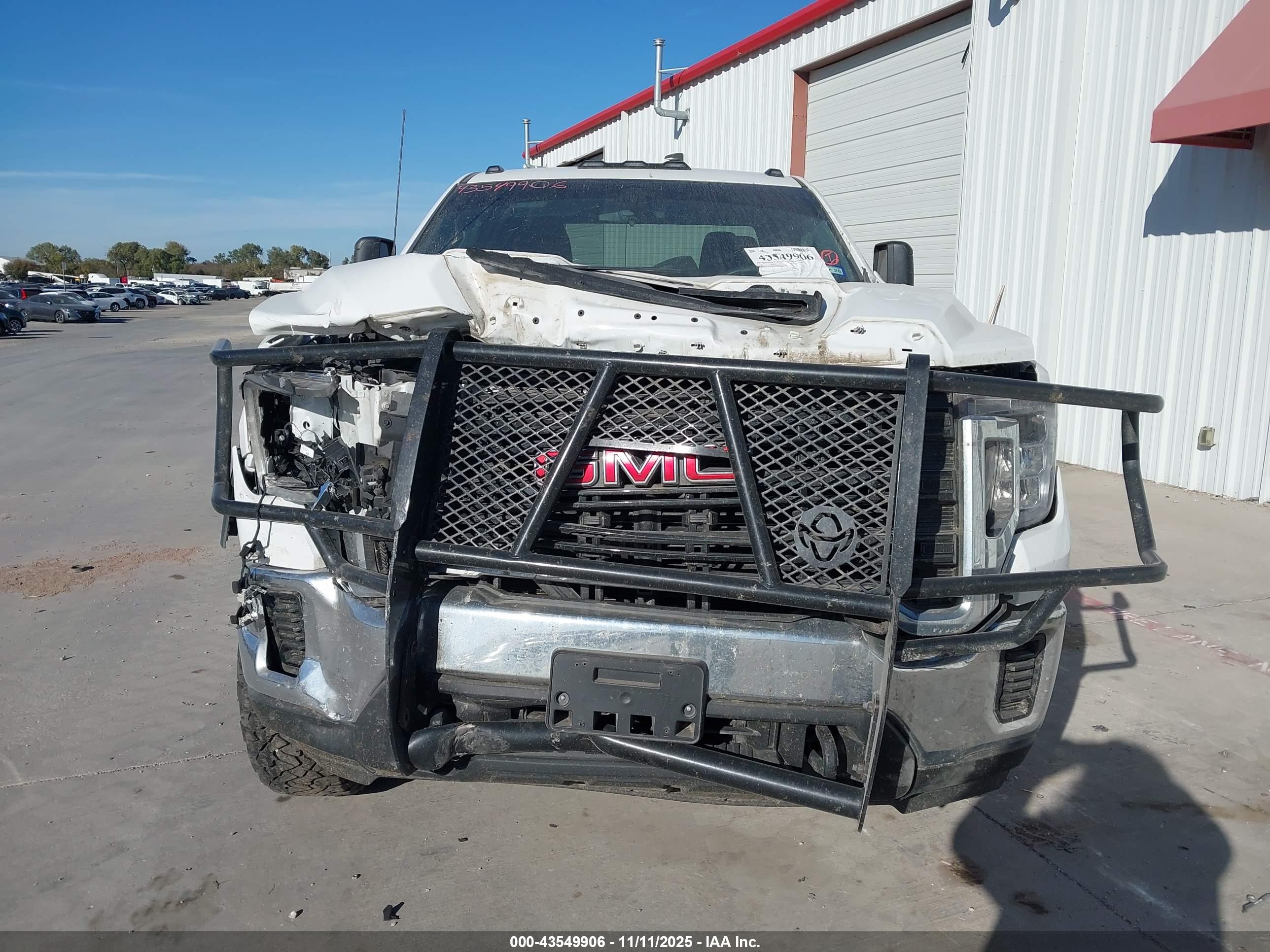GMC SIERRA image 6