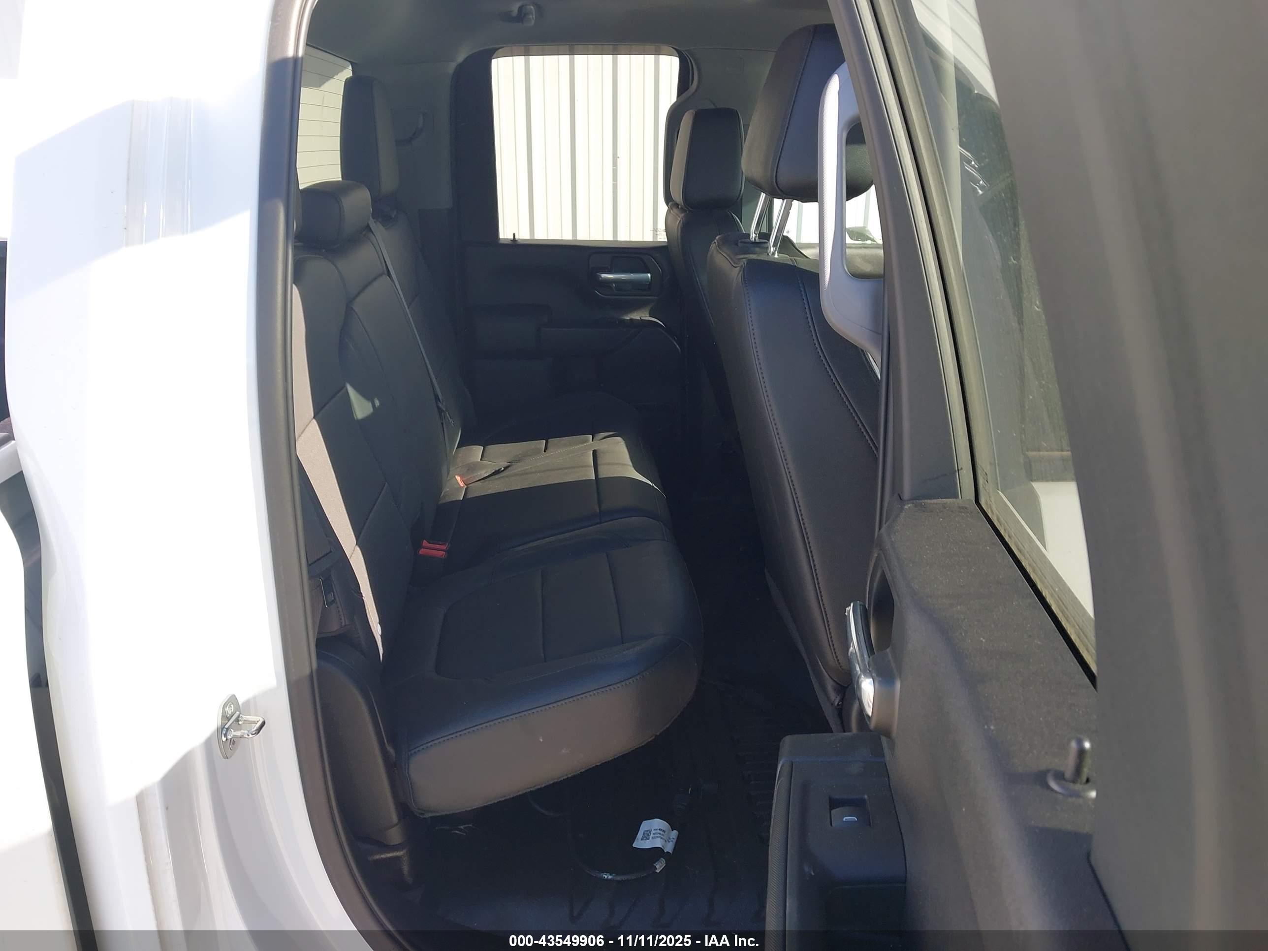 GMC SIERRA image 8