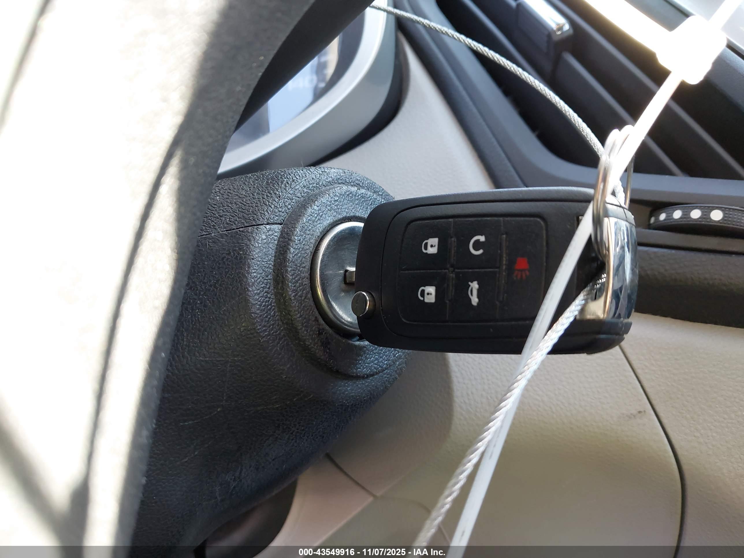 CHEVROLET EQUINOX image 11