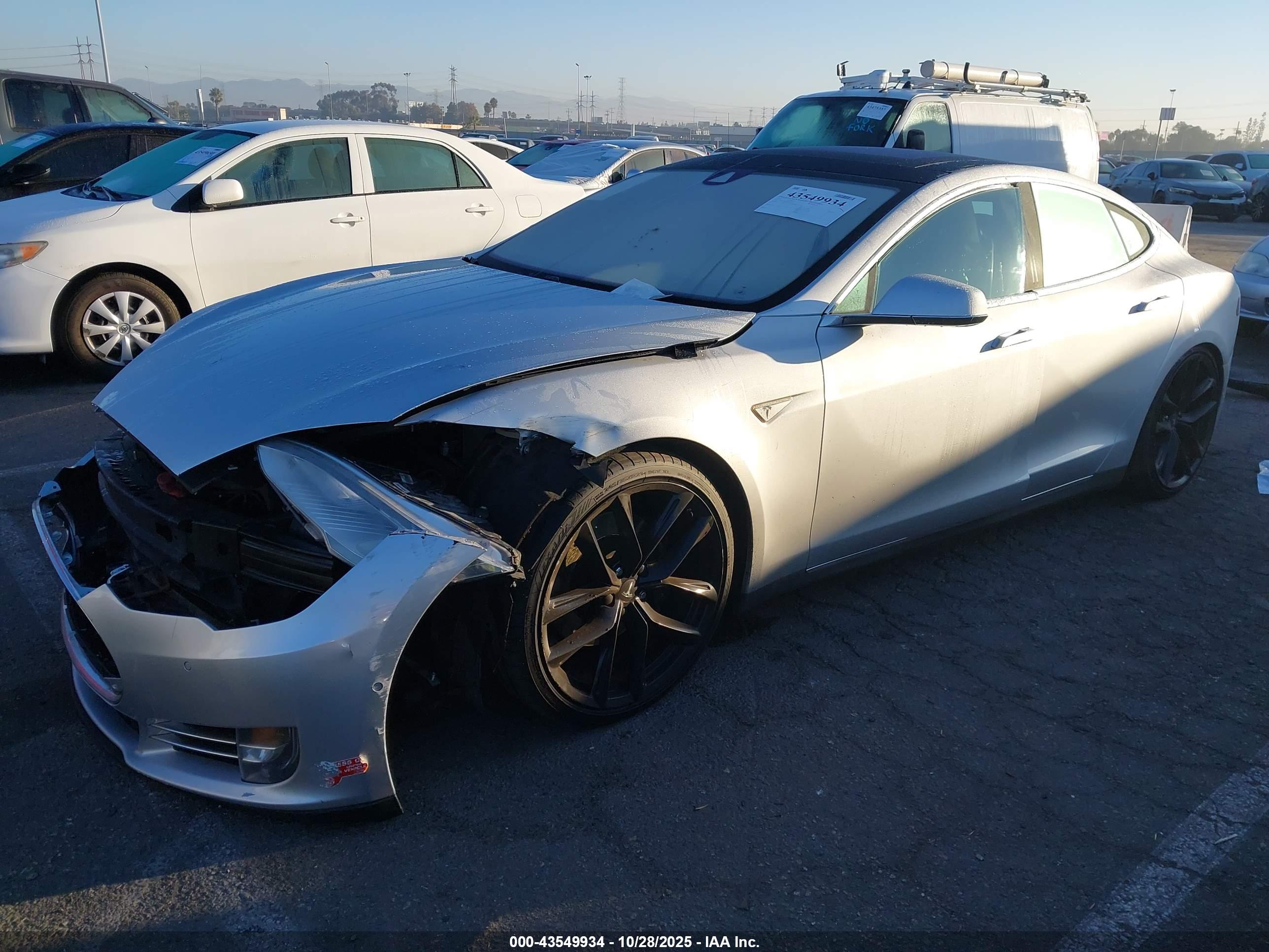 TESLA MODEL image 2