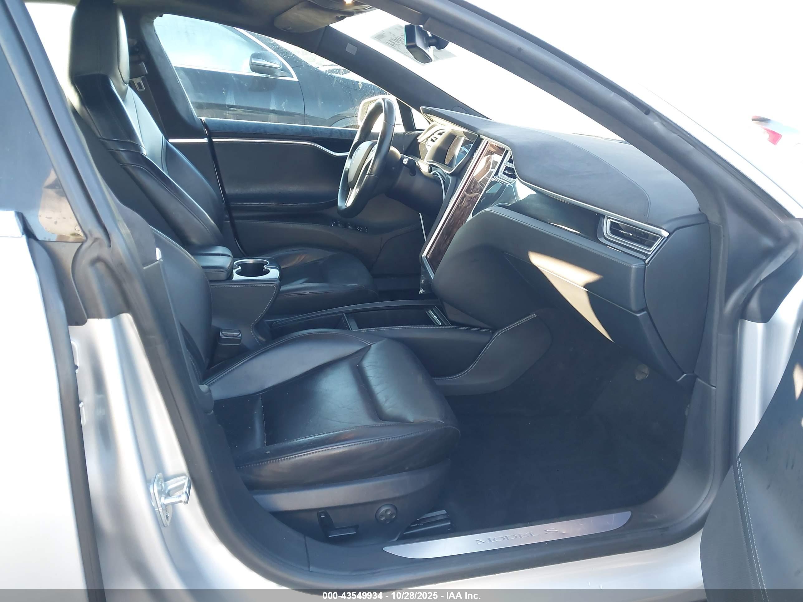 TESLA MODEL image 5