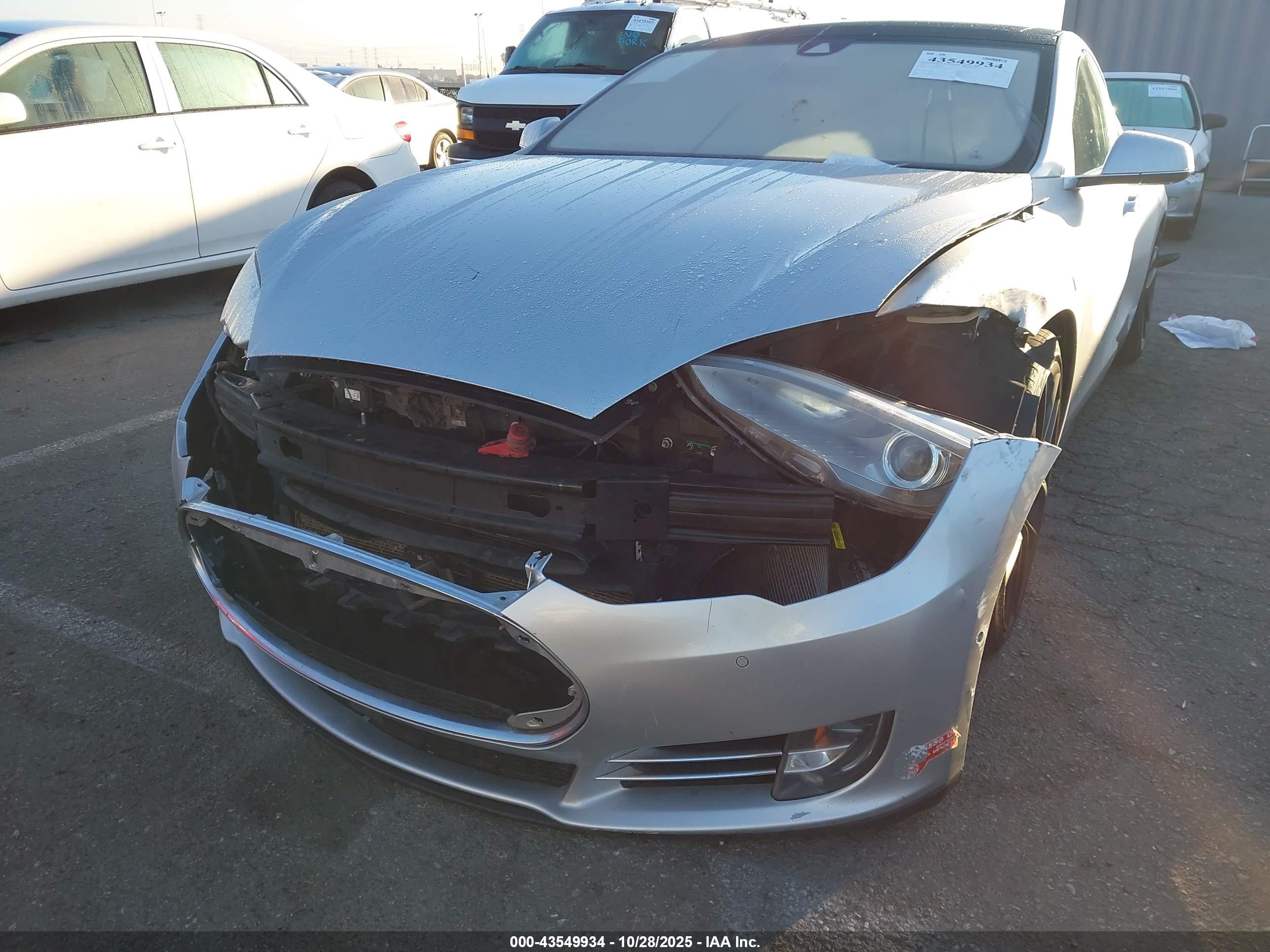 TESLA MODEL image 6