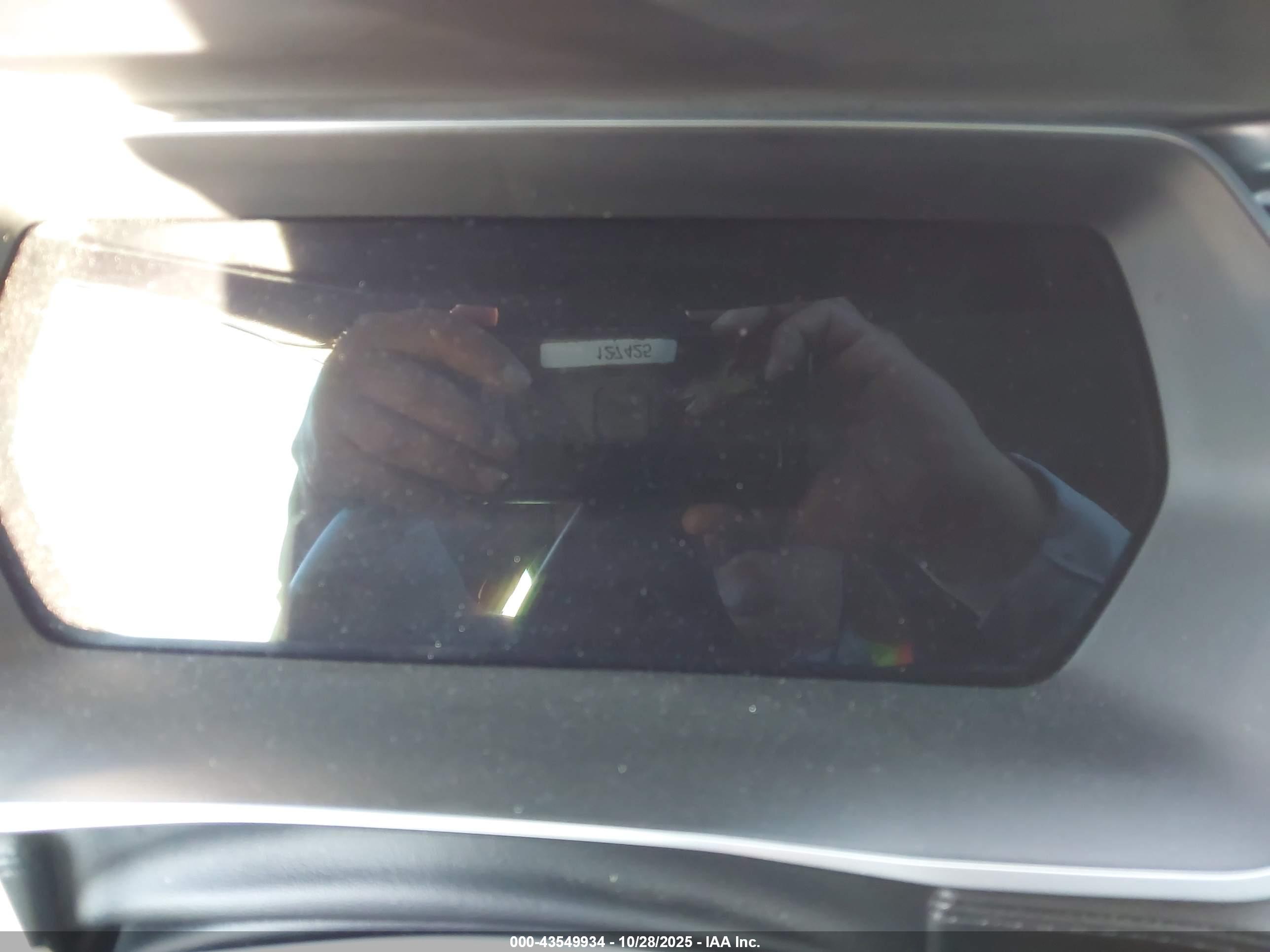 TESLA MODEL image 7