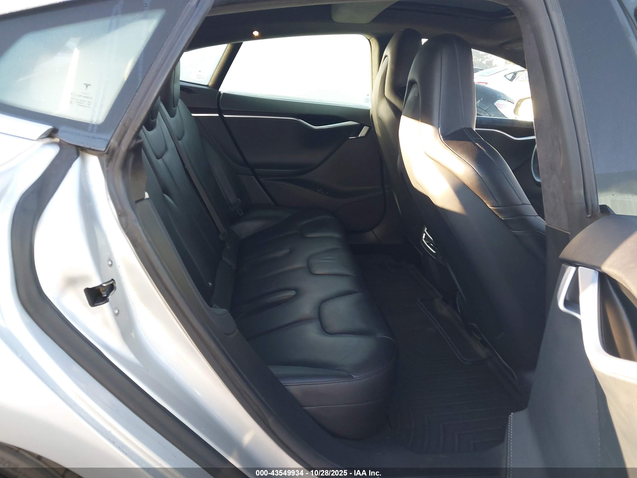 TESLA MODEL image 8