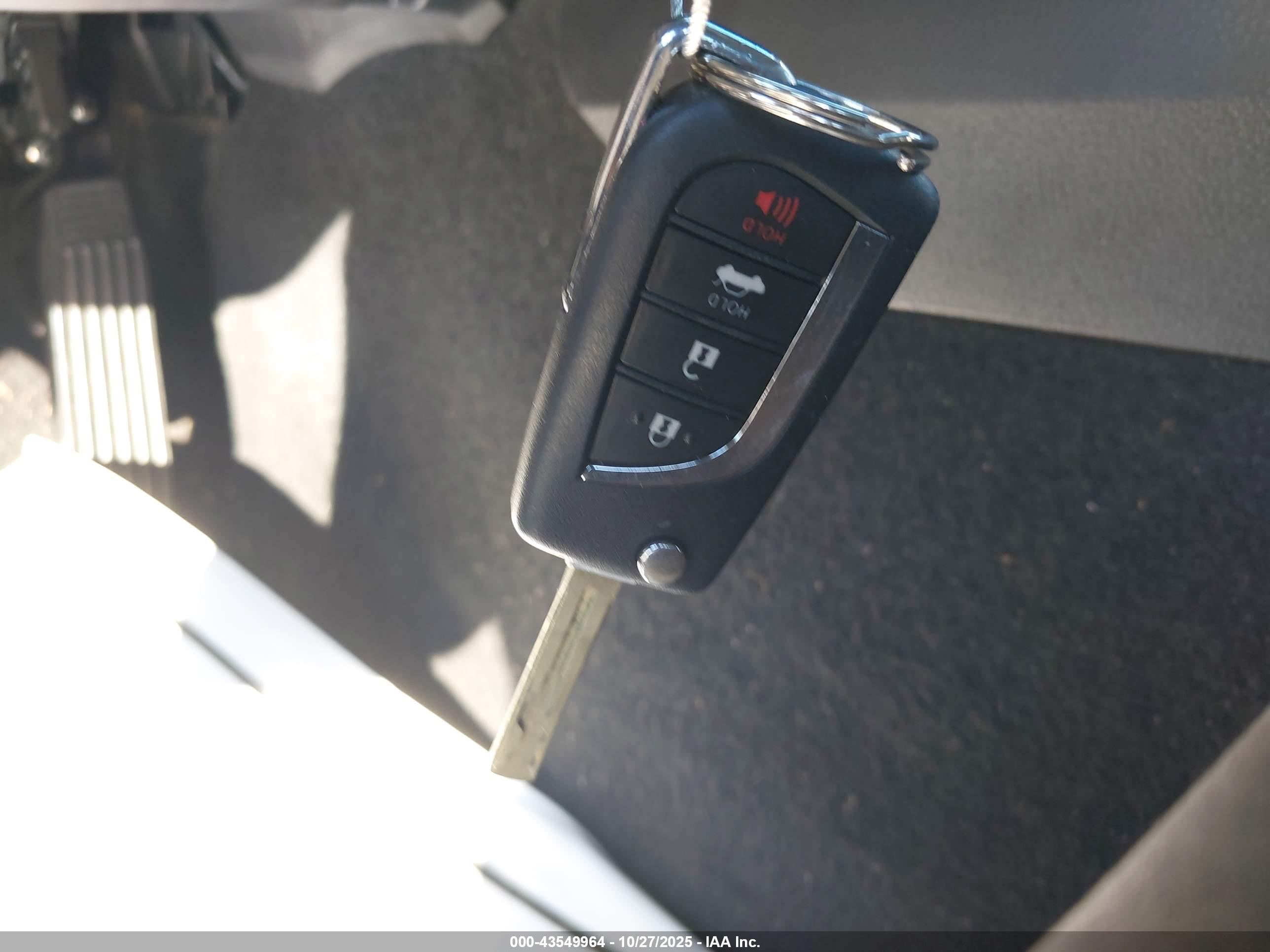 TOYOTA CAMRY image 11