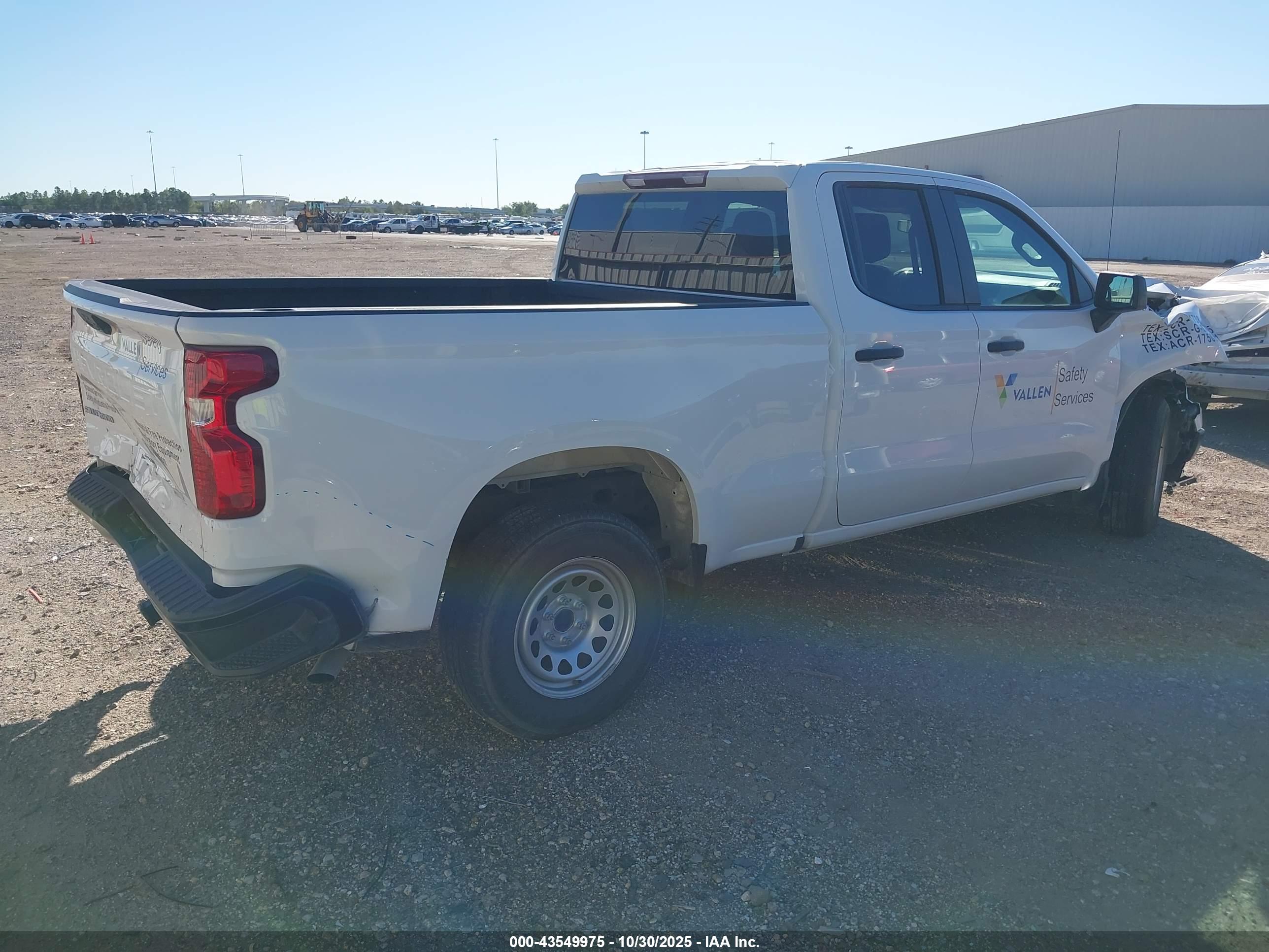CHEVROLET SILVERADO image 4