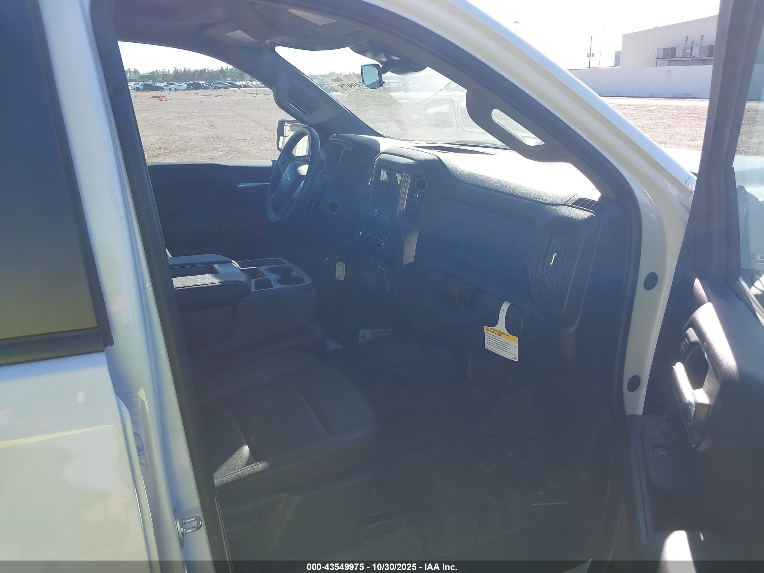 CHEVROLET SILVERADO image 5
