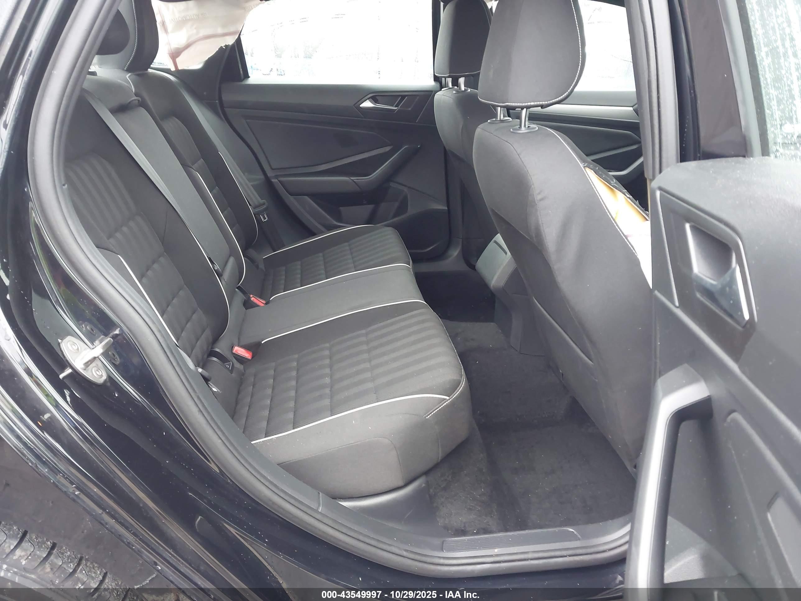 VOLKSWAGEN JETTA image 8
