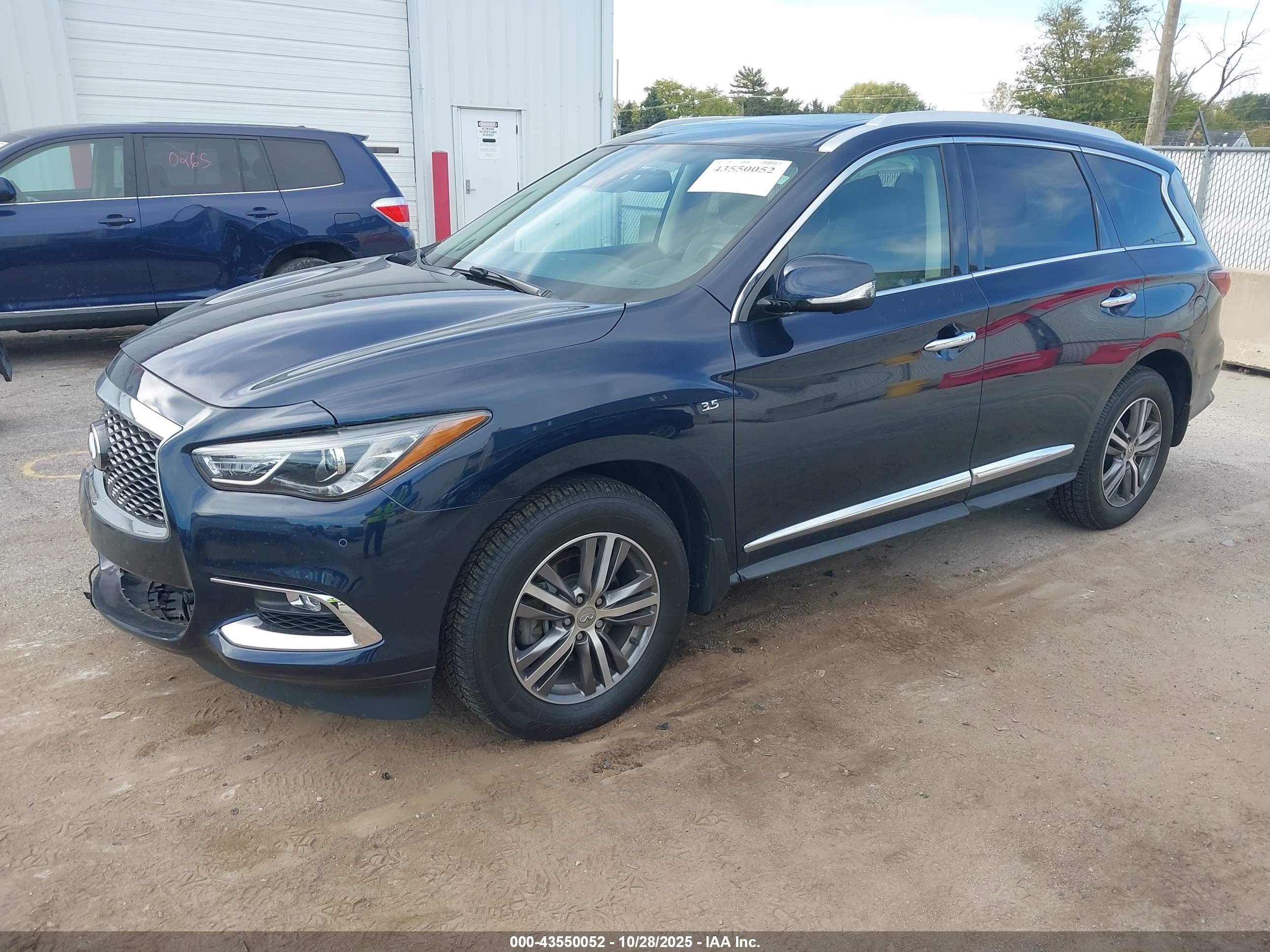 INFINITI QX60 image 2