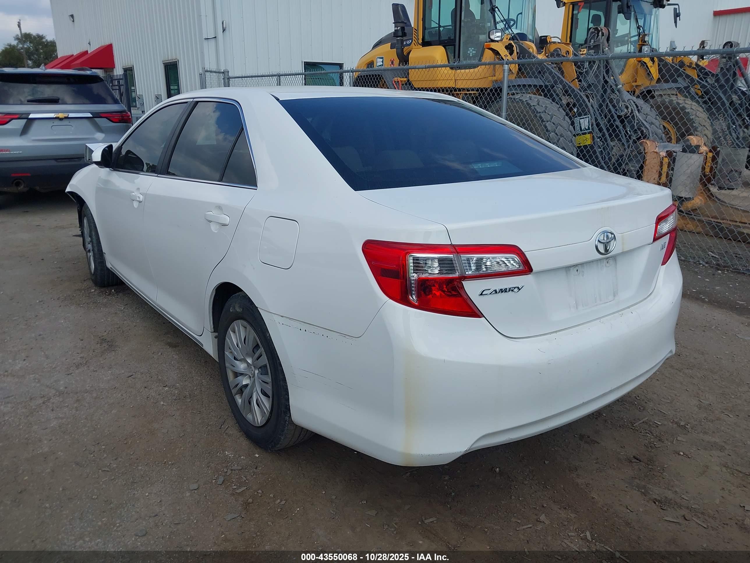TOYOTA CAMRY image 3