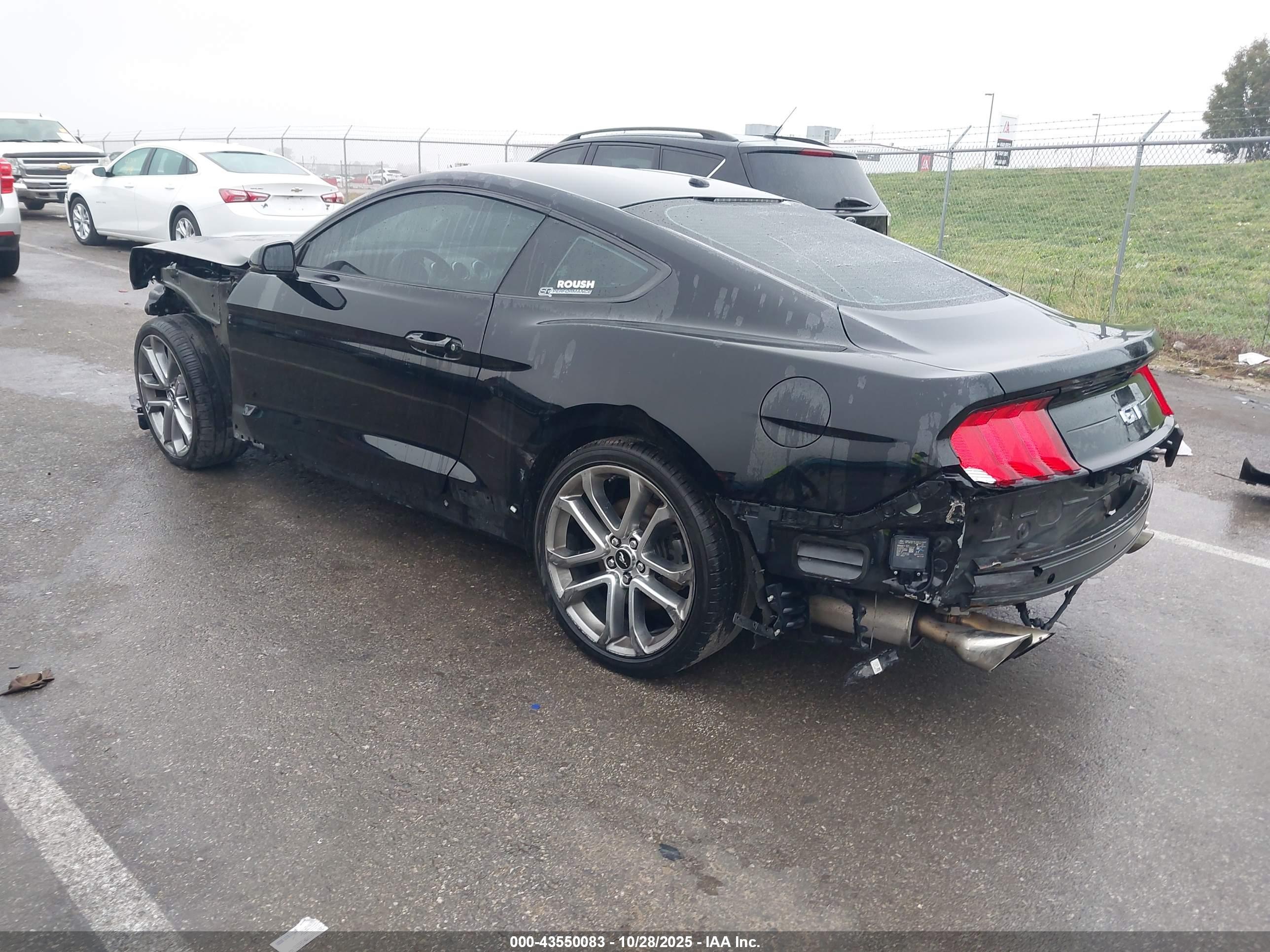 FORD MUSTANG image 3