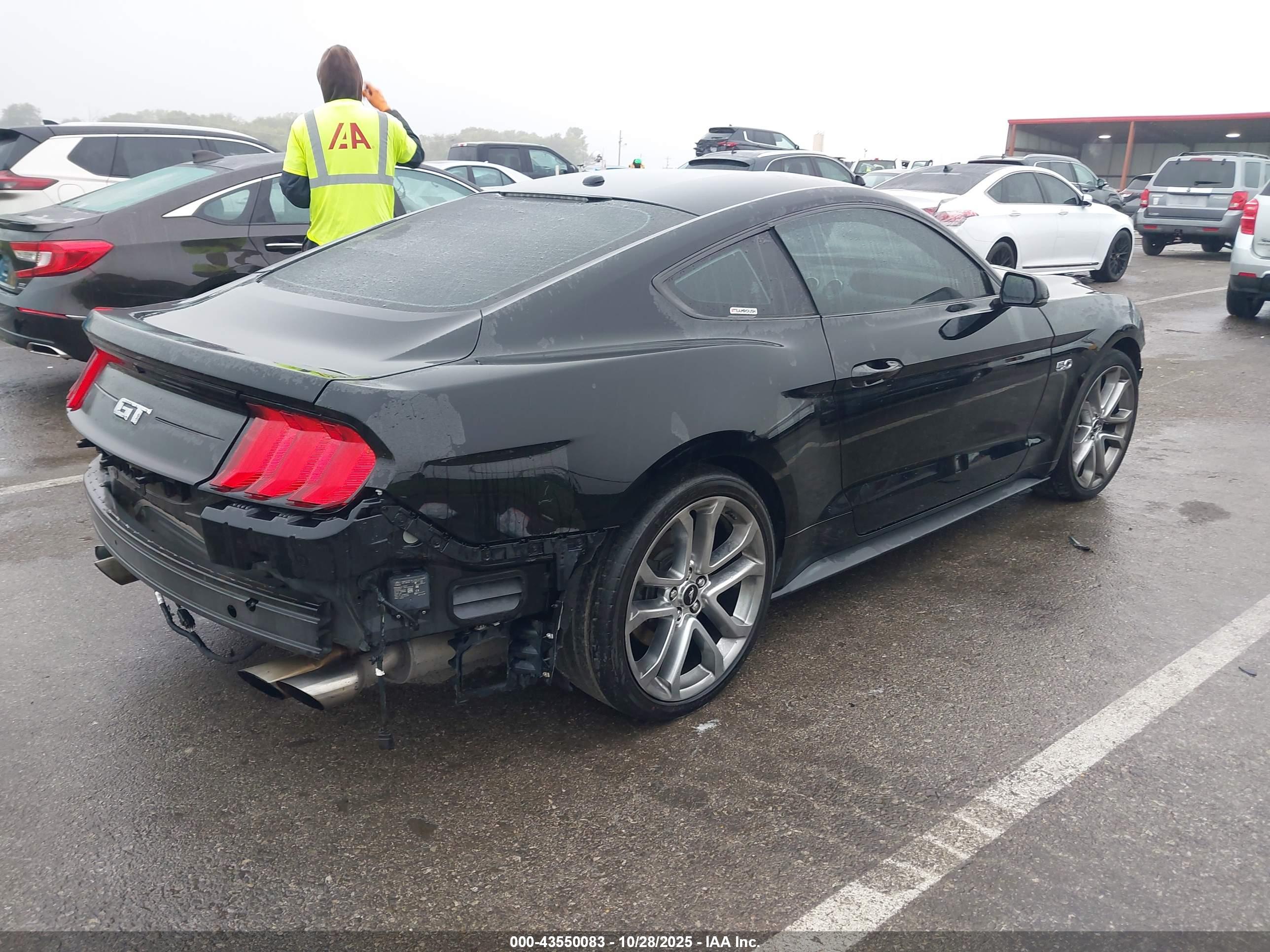 FORD MUSTANG image 4