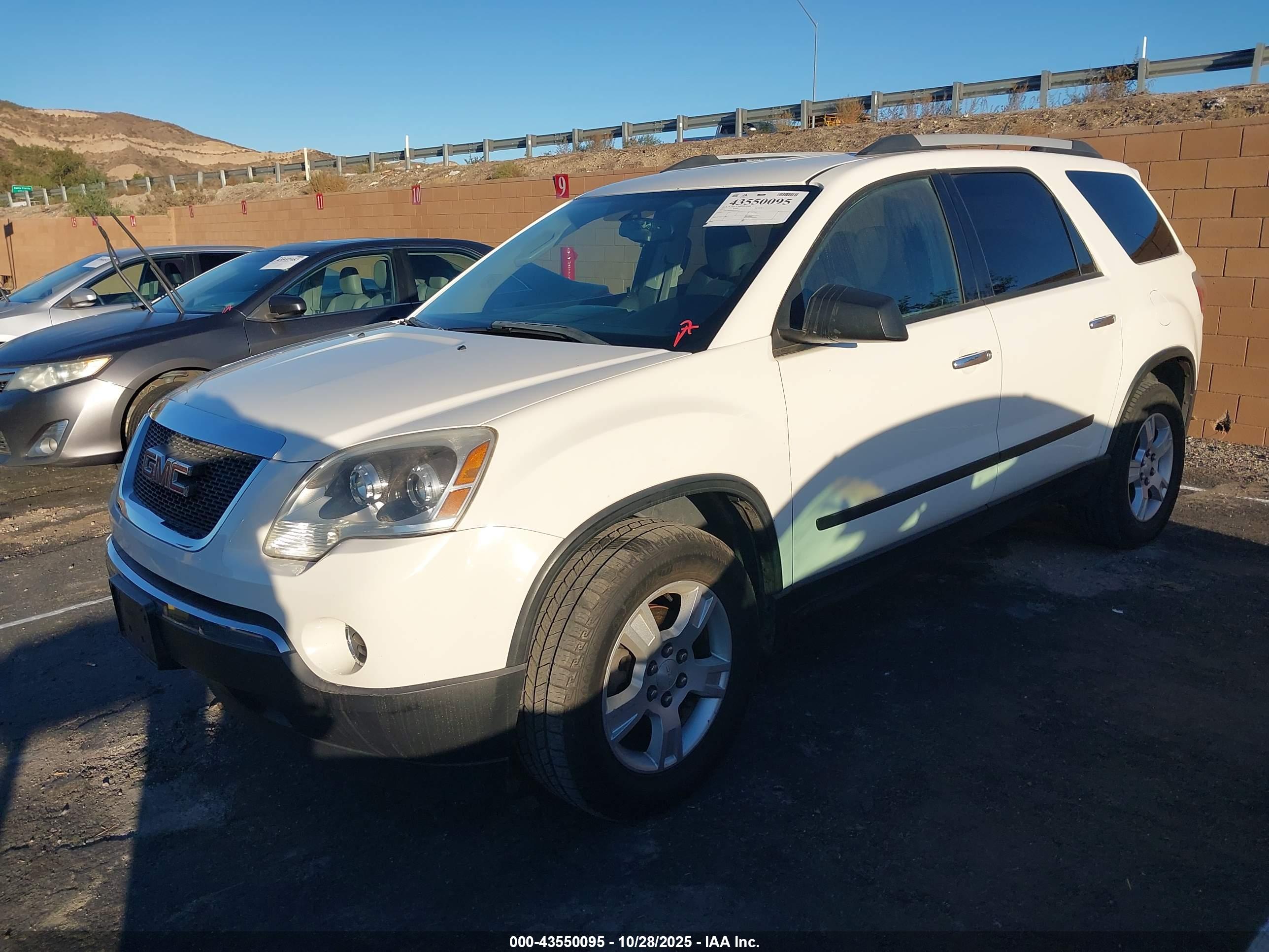 GMC ACADIA image 2