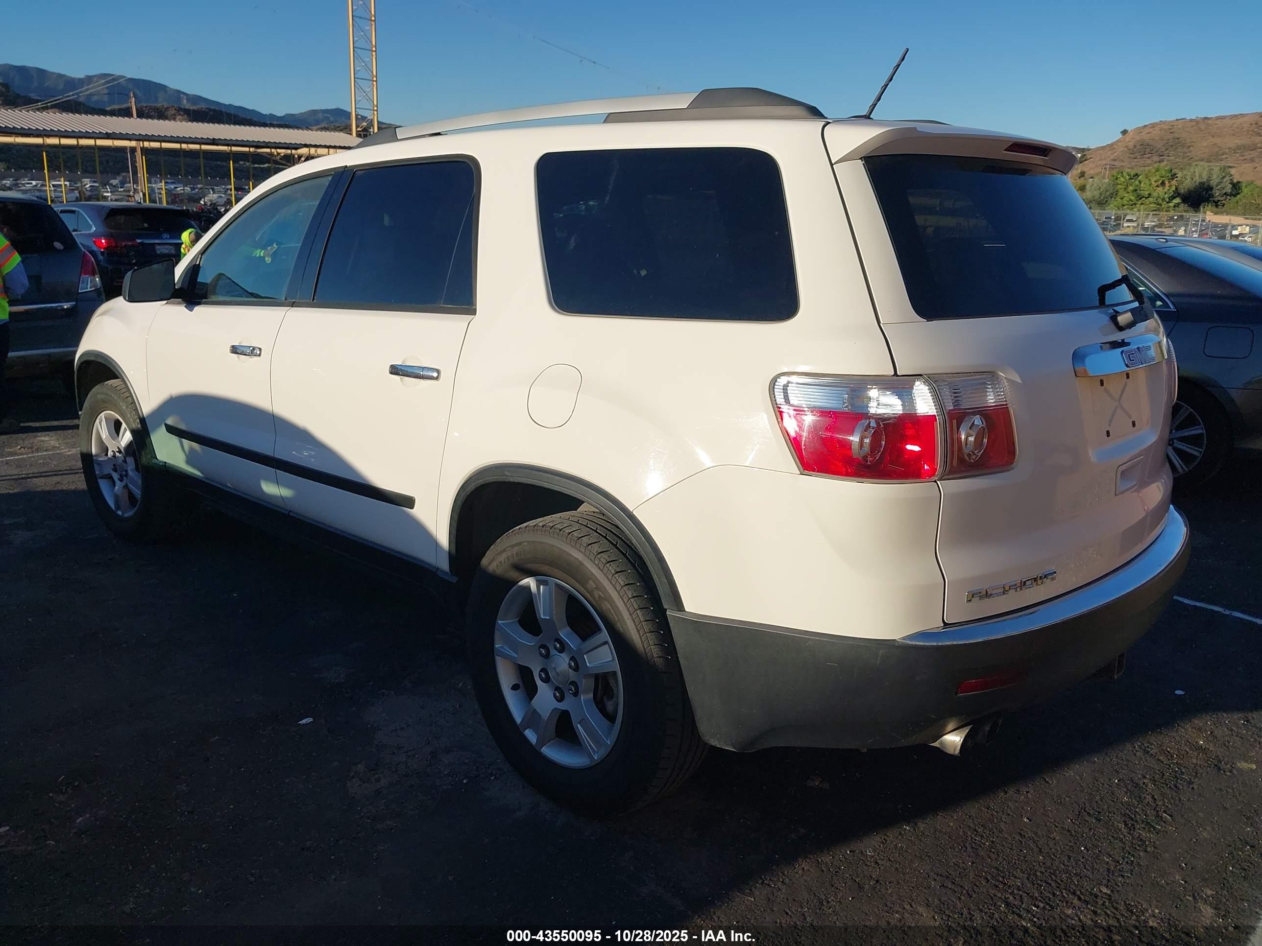 GMC ACADIA image 3