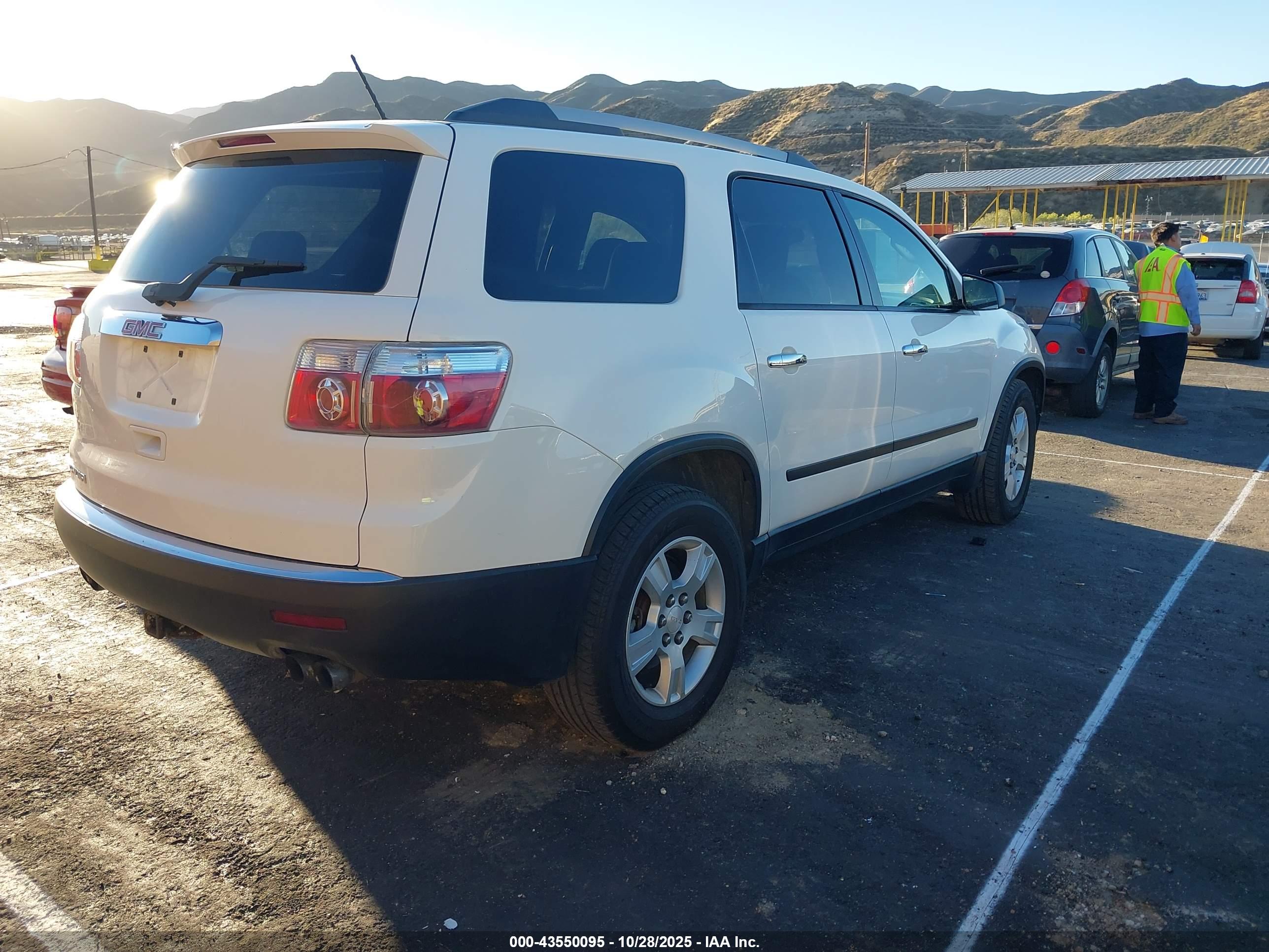 GMC ACADIA image 4