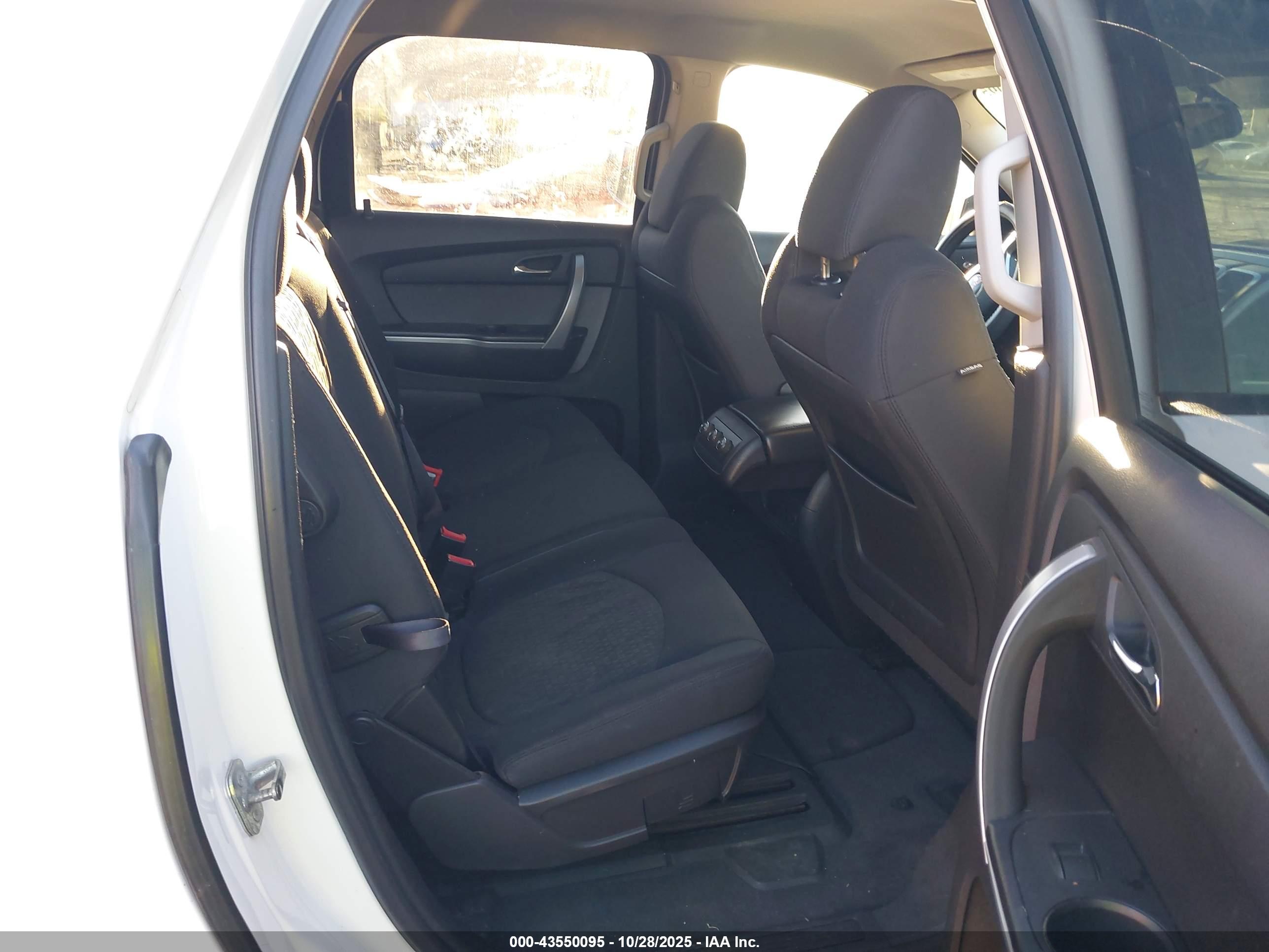 GMC ACADIA image 8