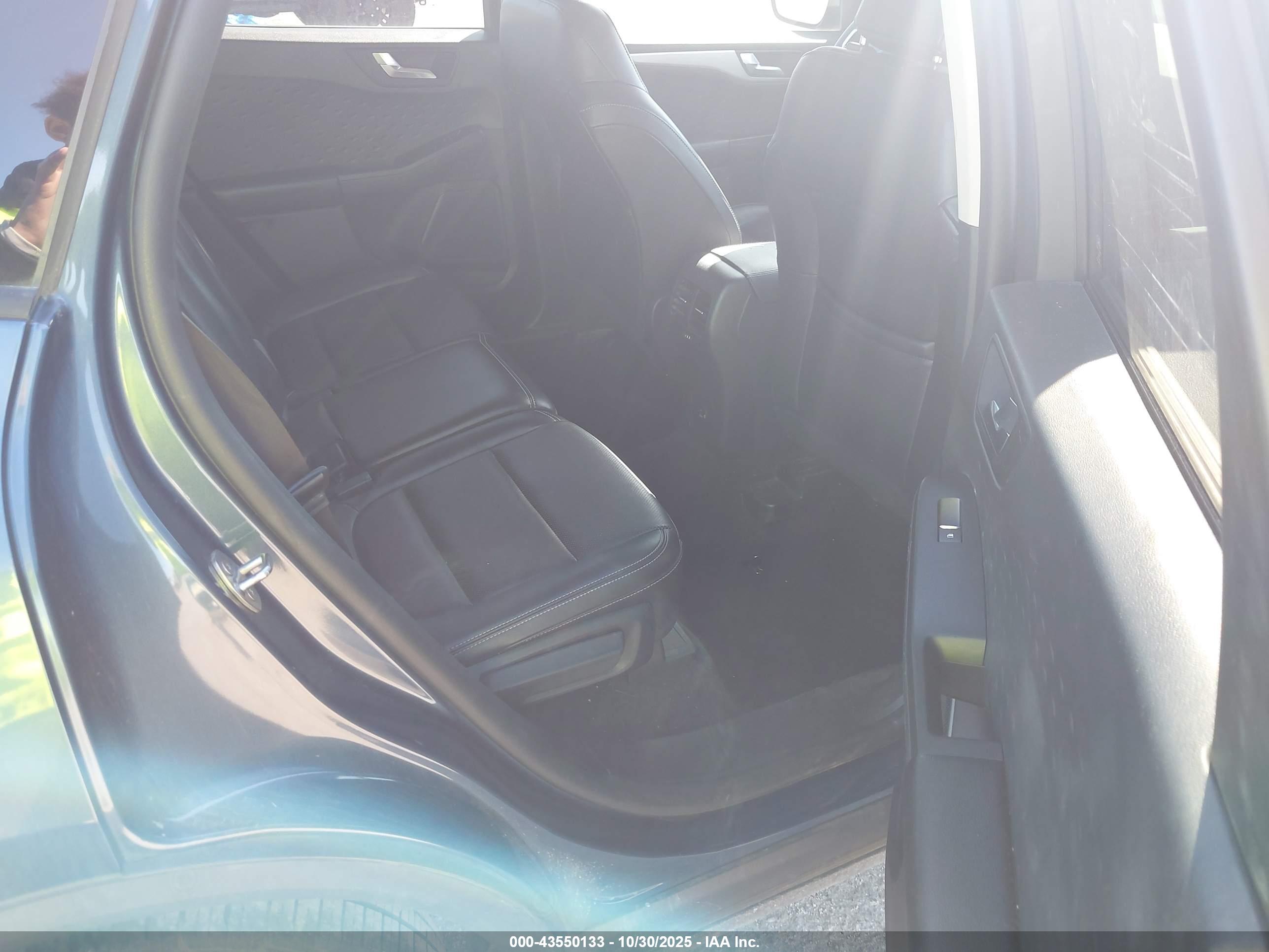FORD ESCAPE image 8