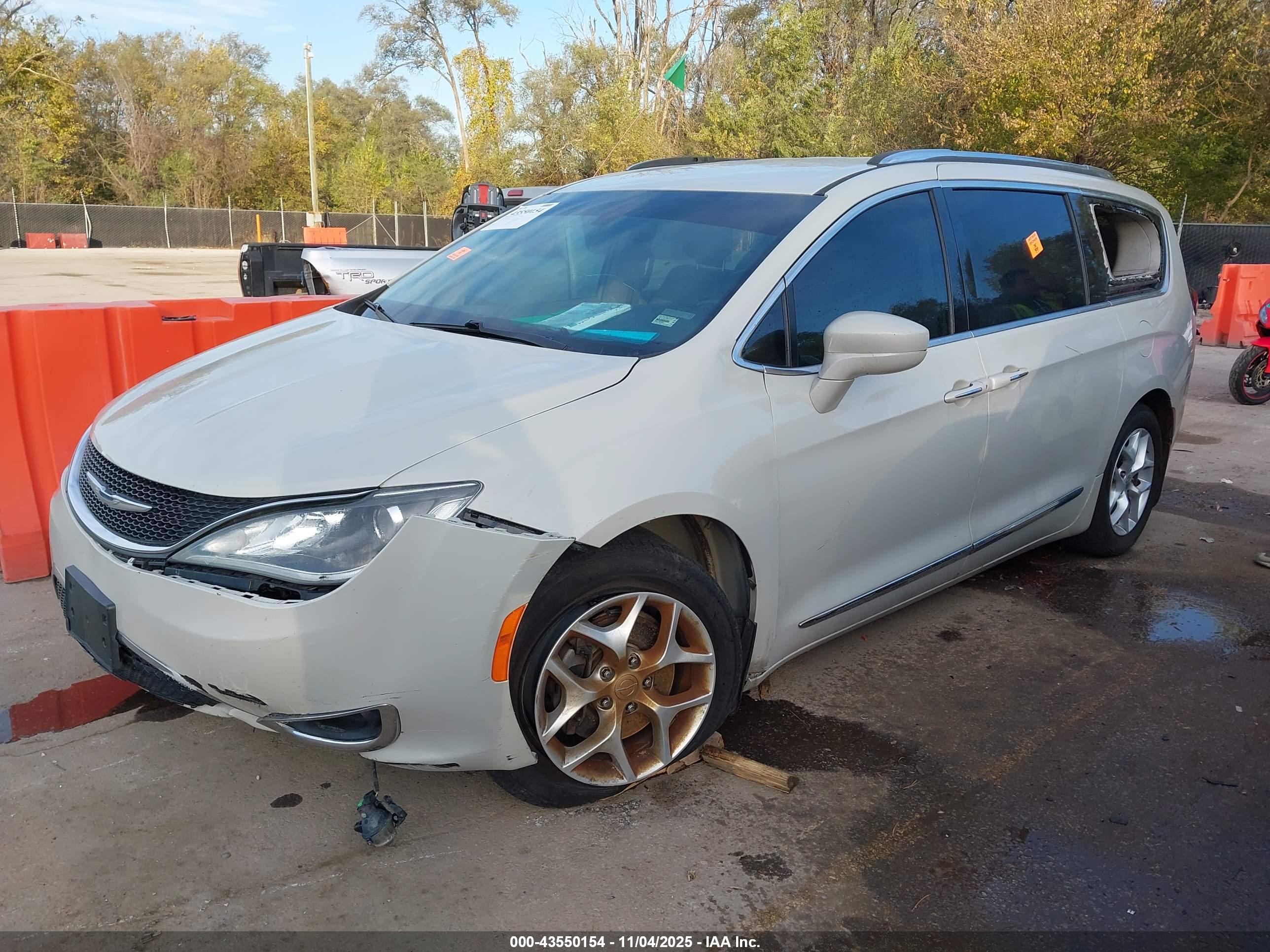 CHRYSLER PACIFICA image 2