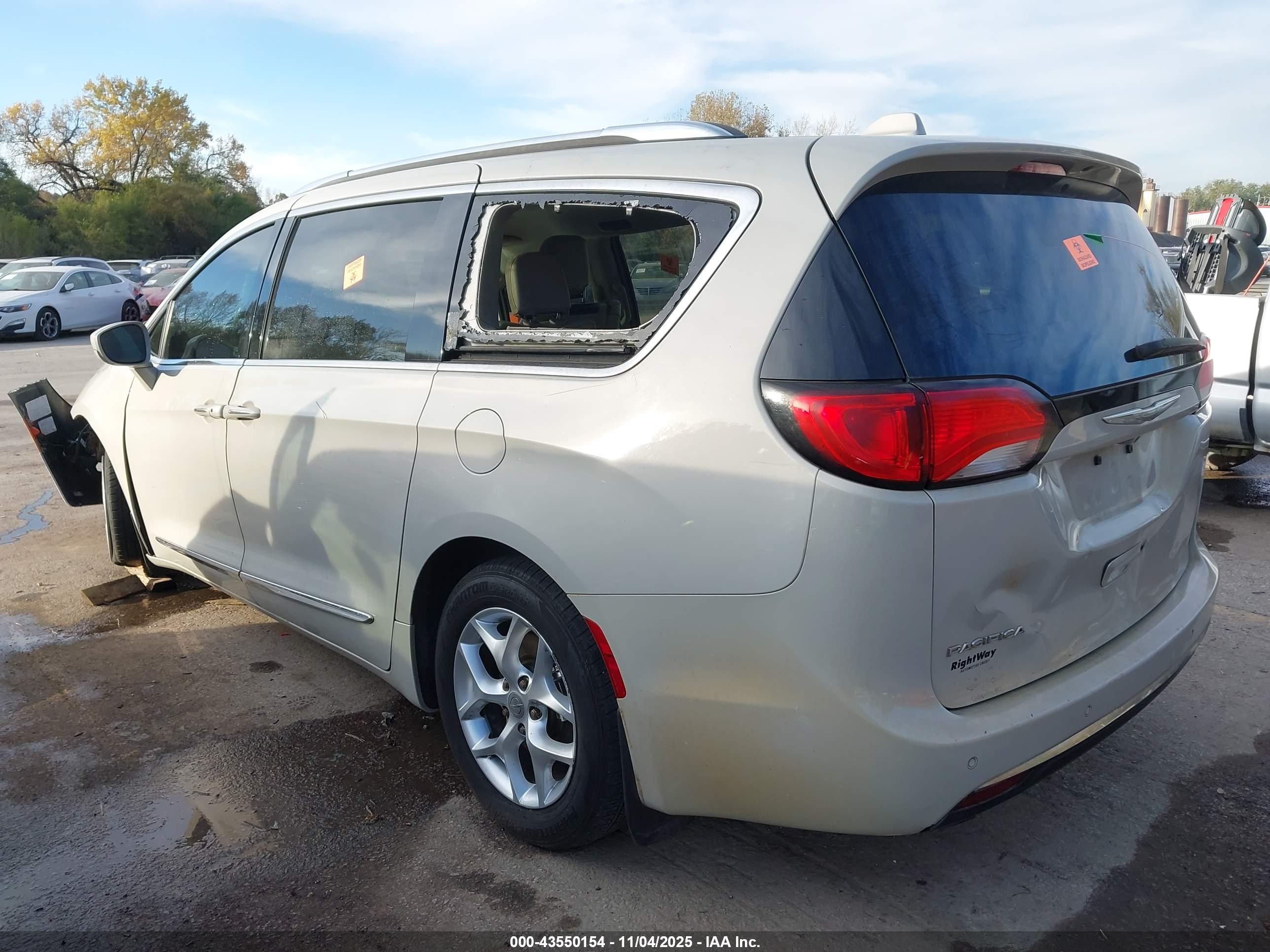 CHRYSLER PACIFICA image 3