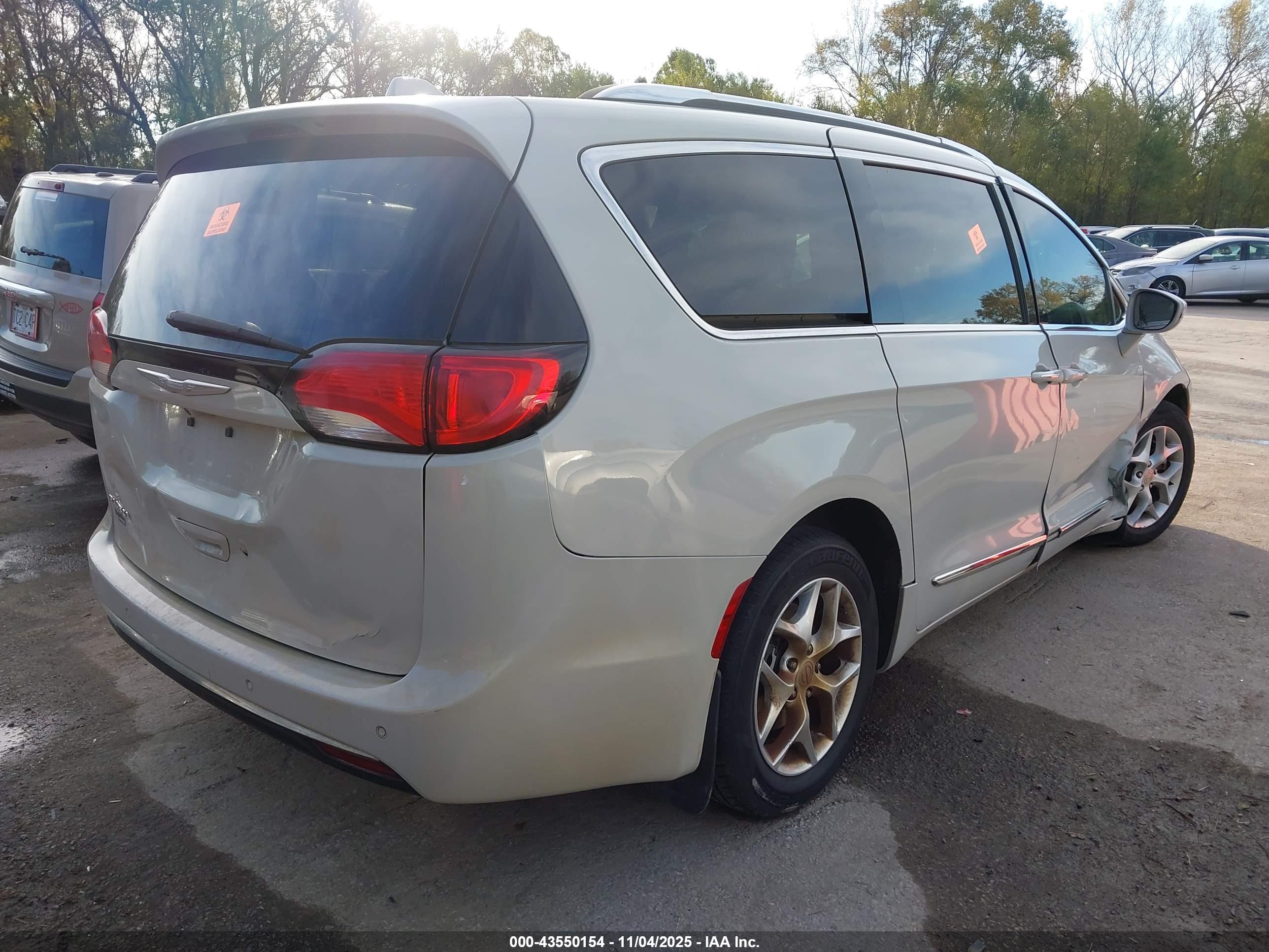 CHRYSLER PACIFICA image 4