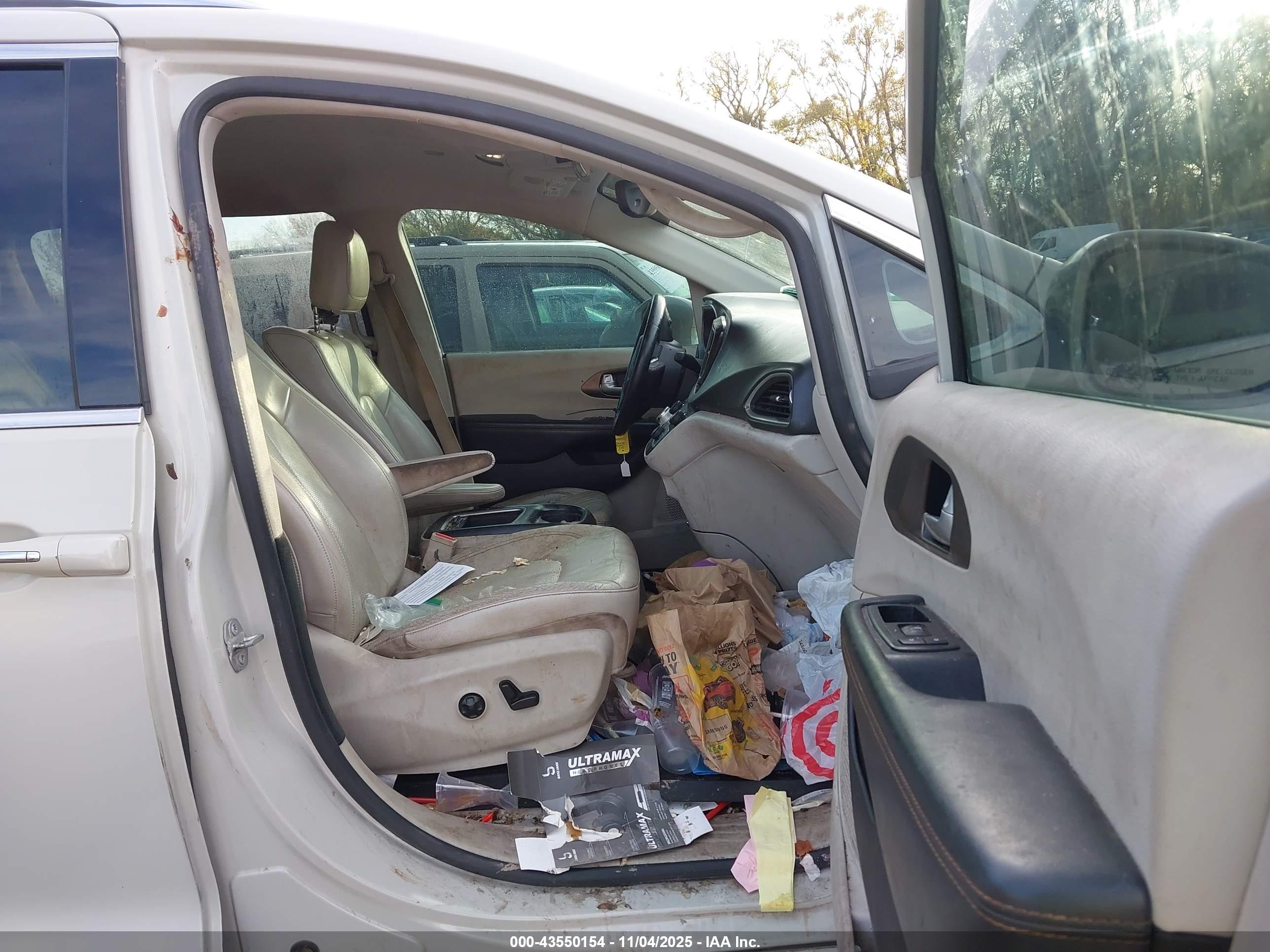 CHRYSLER PACIFICA image 5