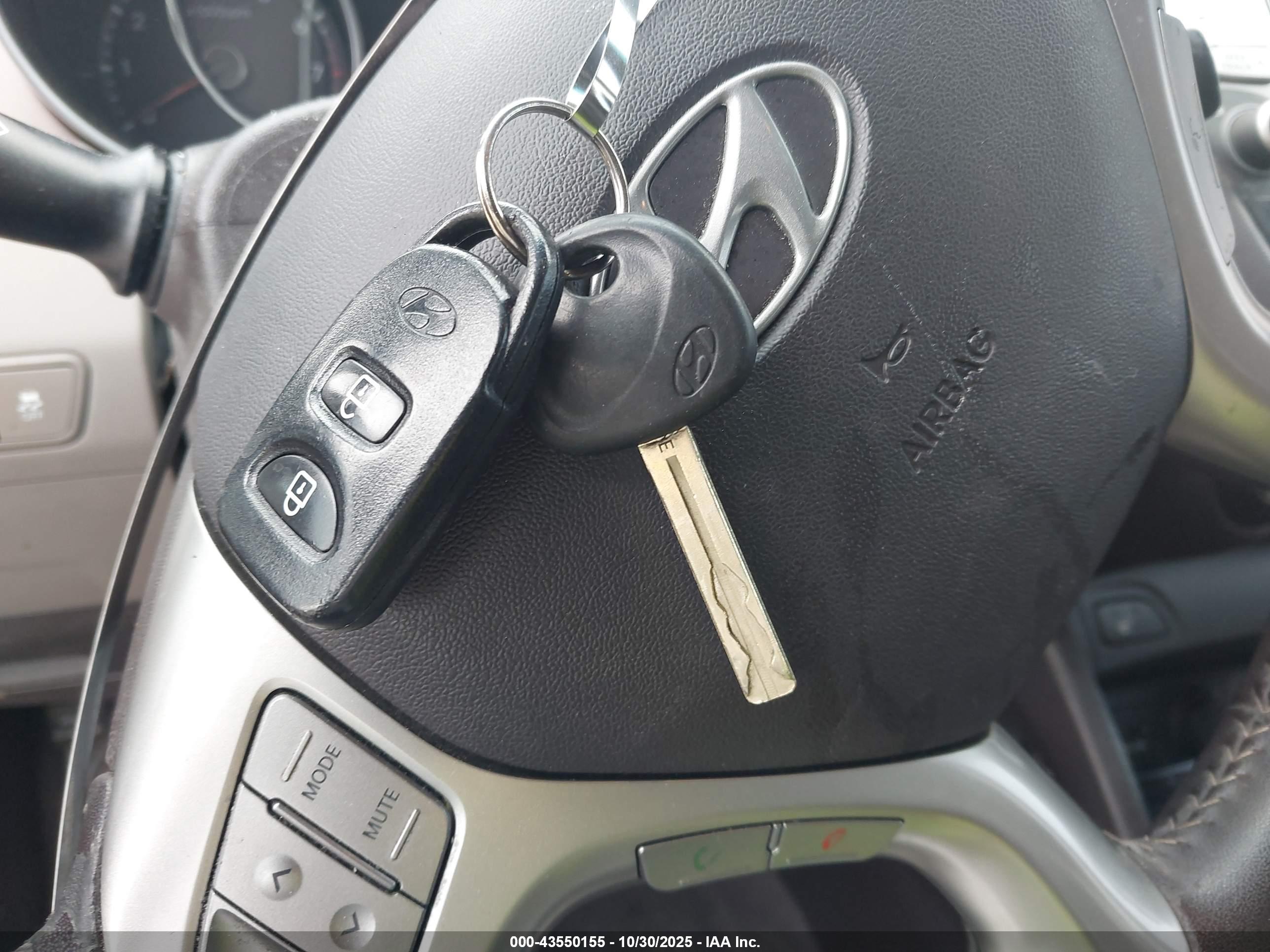 HYUNDAI TUCSON image 11