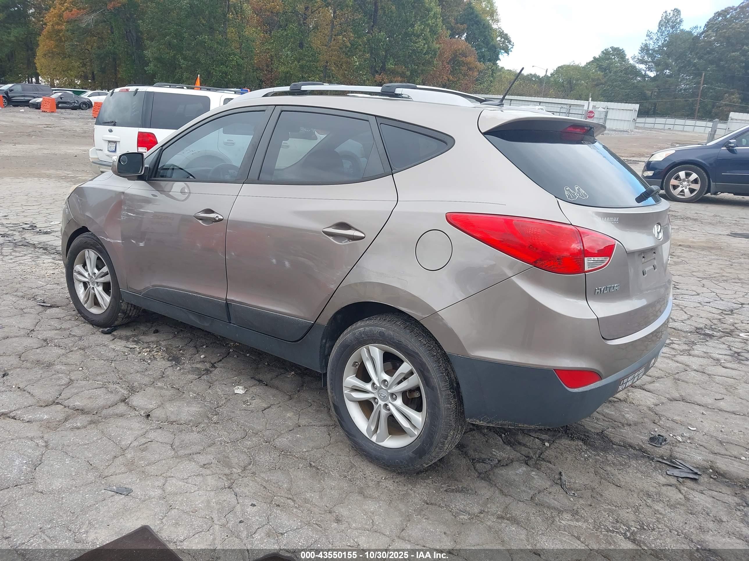 HYUNDAI TUCSON image 3