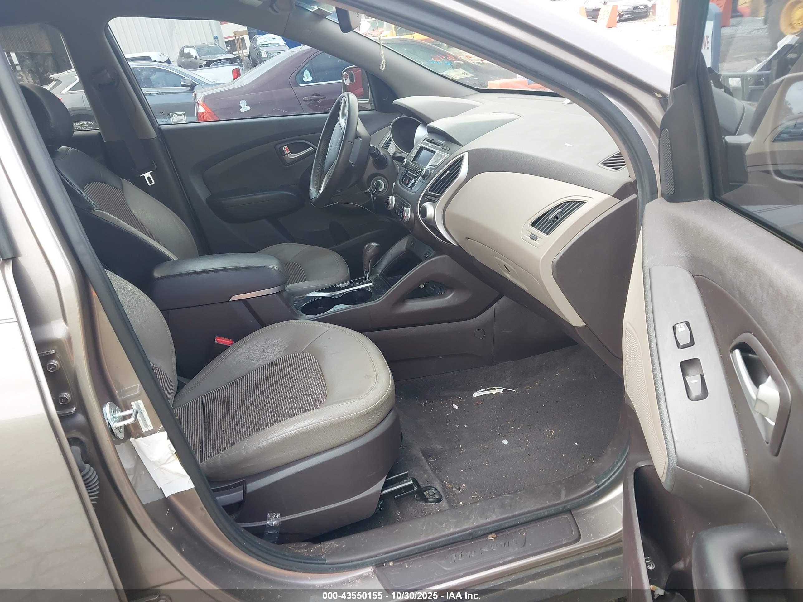 HYUNDAI TUCSON image 5
