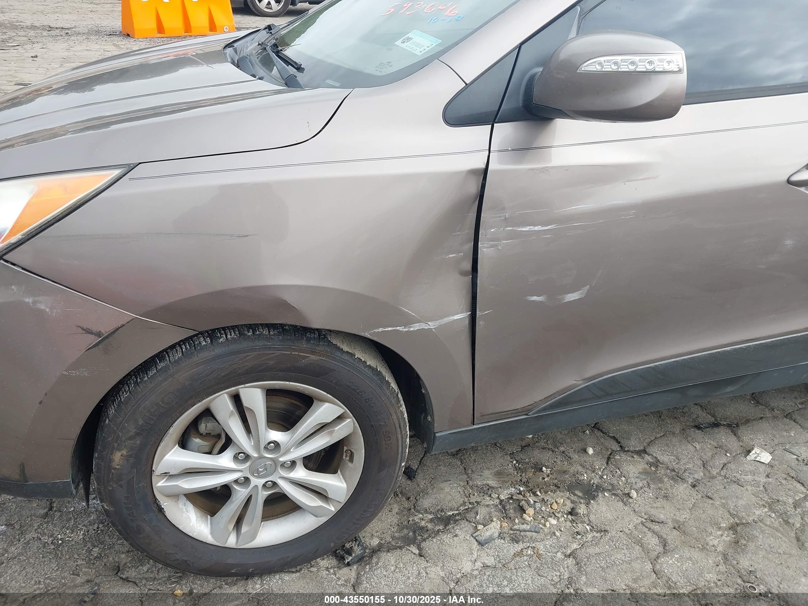 HYUNDAI TUCSON image 6