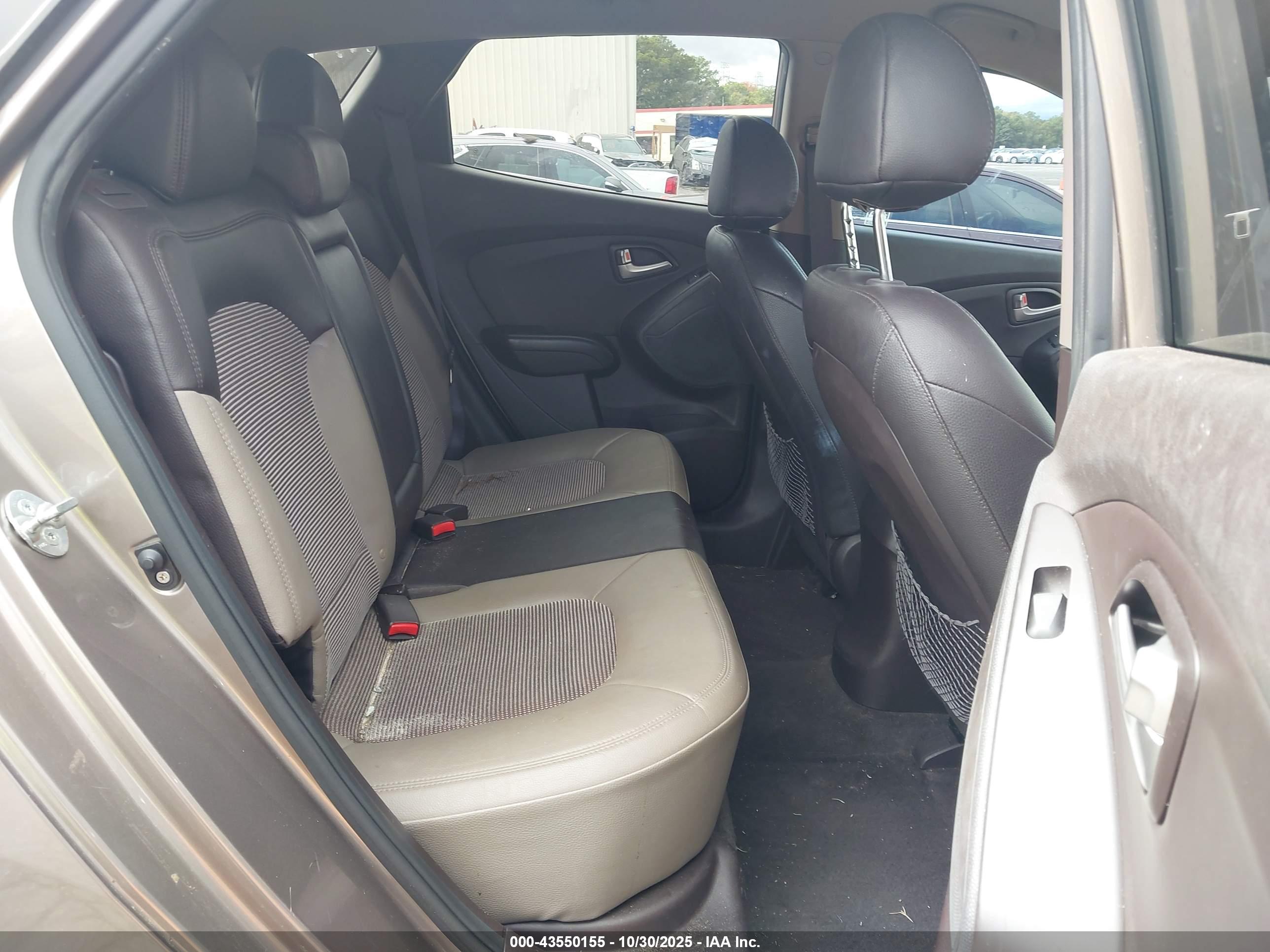 HYUNDAI TUCSON image 8