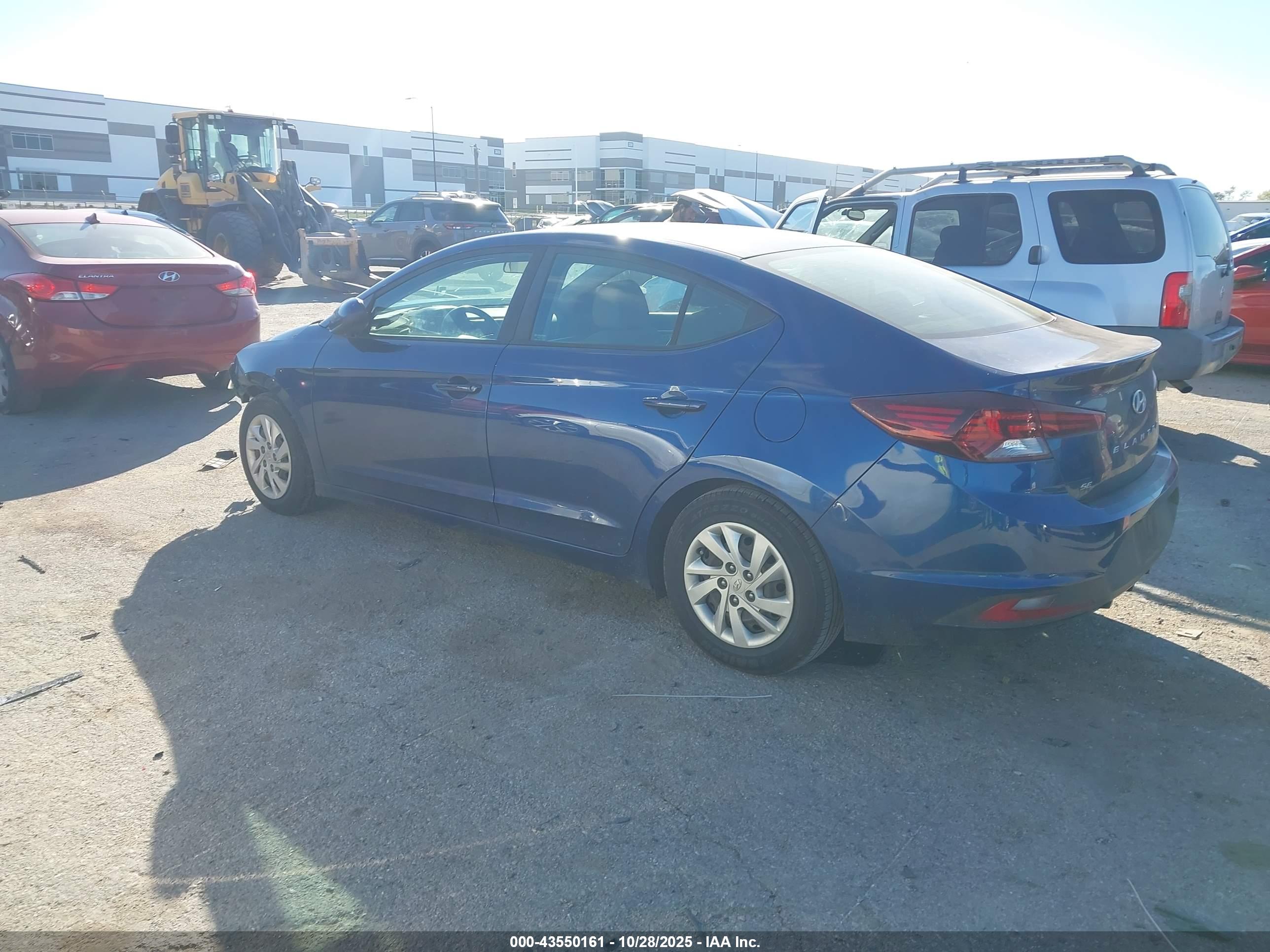 HYUNDAI ELANTRA image 3