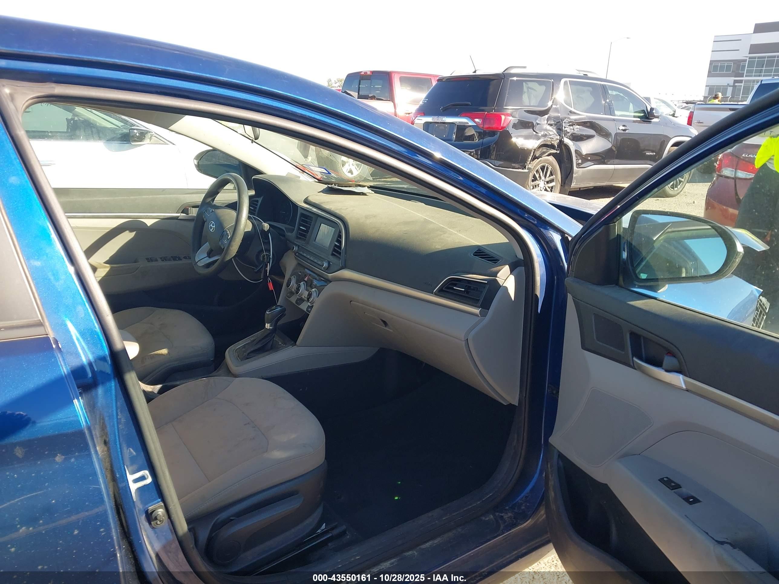 HYUNDAI ELANTRA image 5