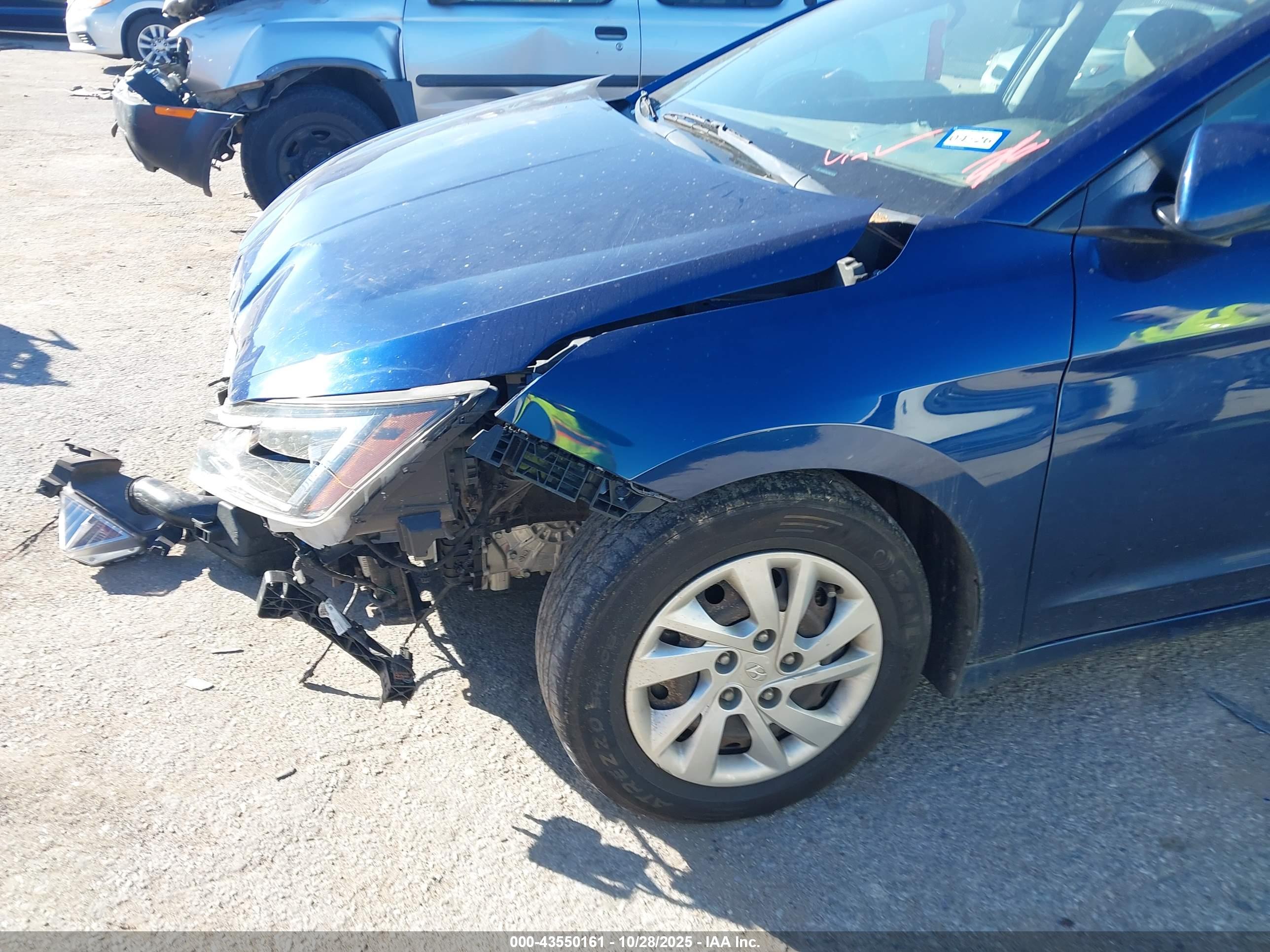 HYUNDAI ELANTRA image 6