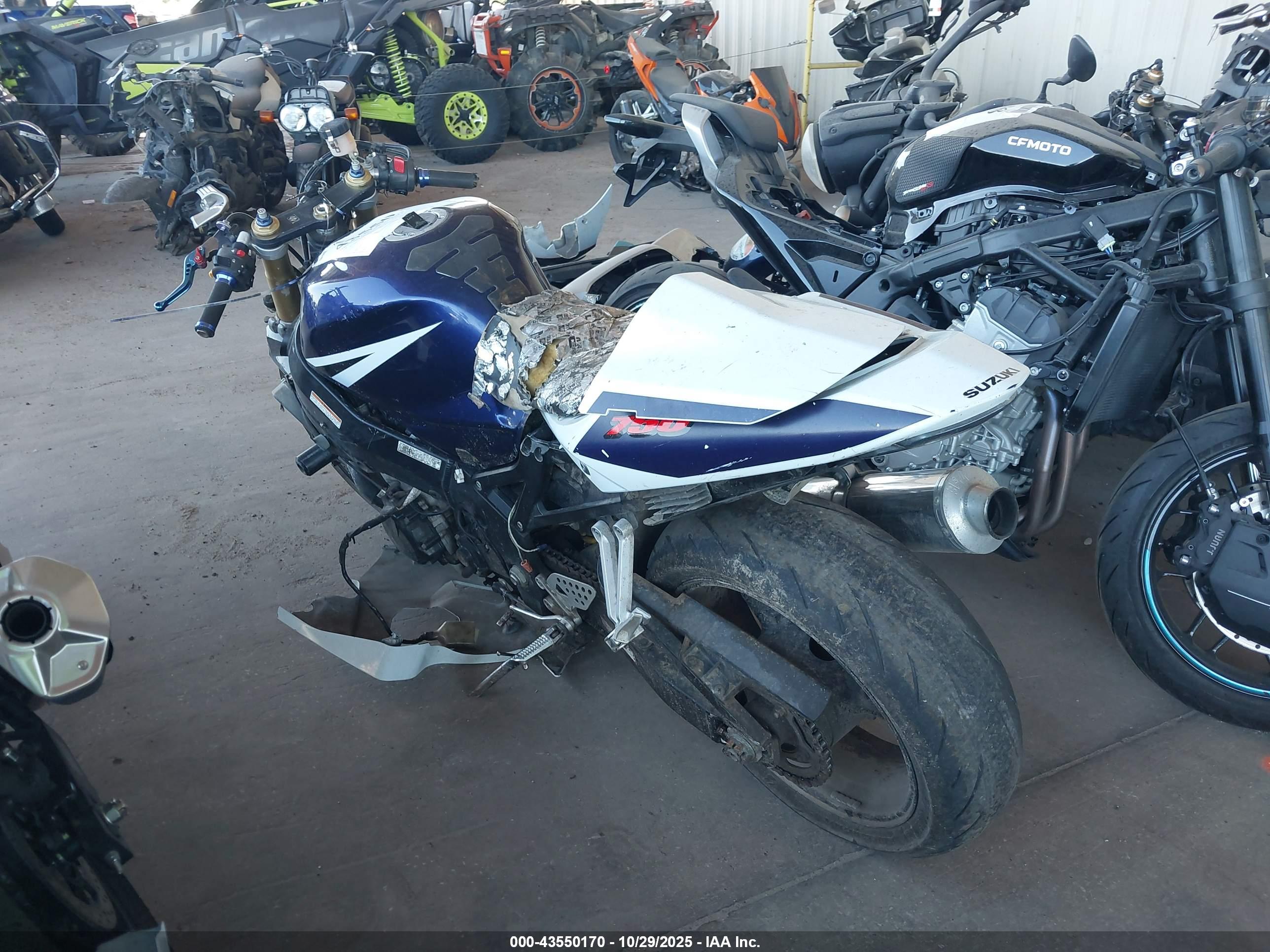 SUZUKI GSX-R750 image 3