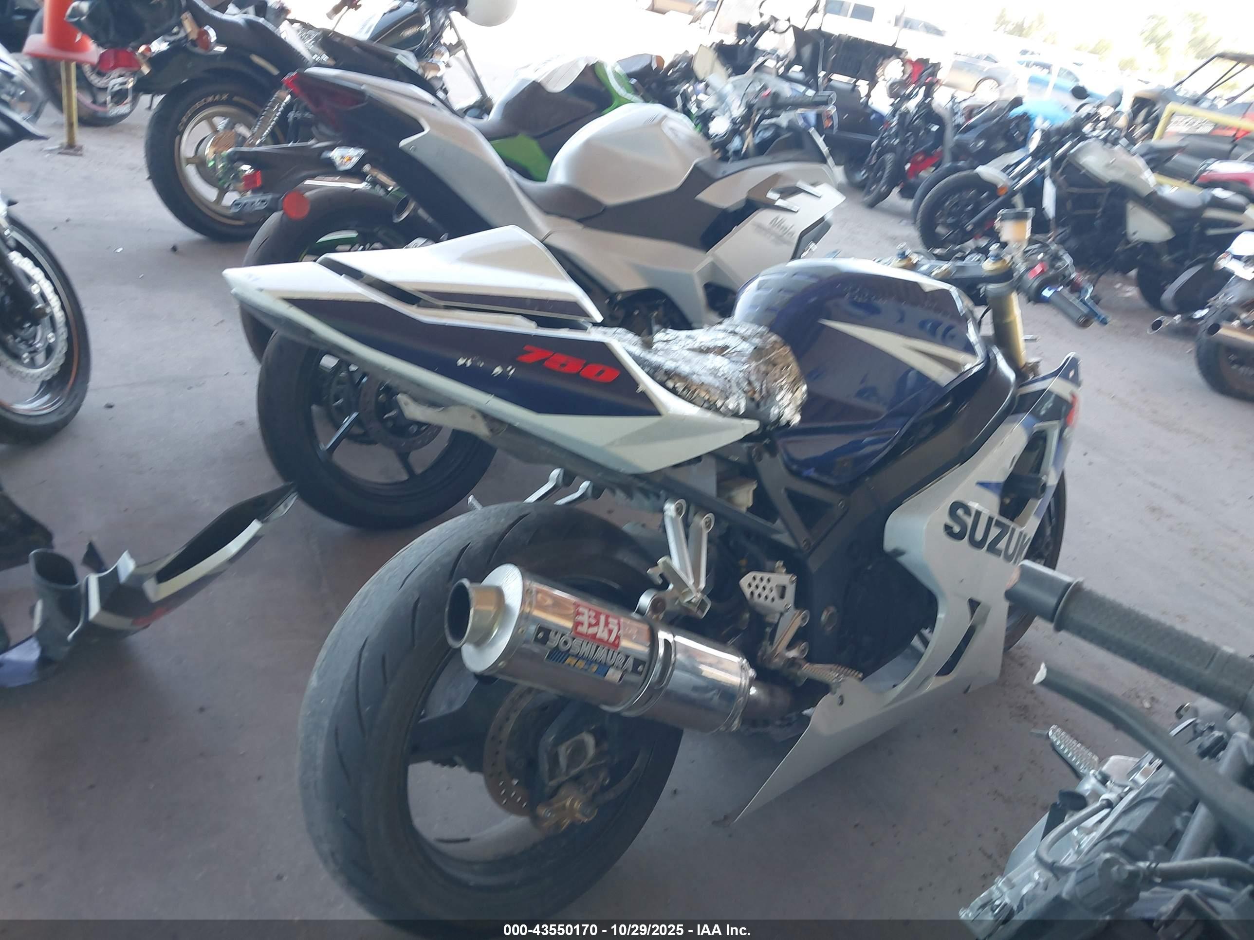 SUZUKI GSX-R750 image 4