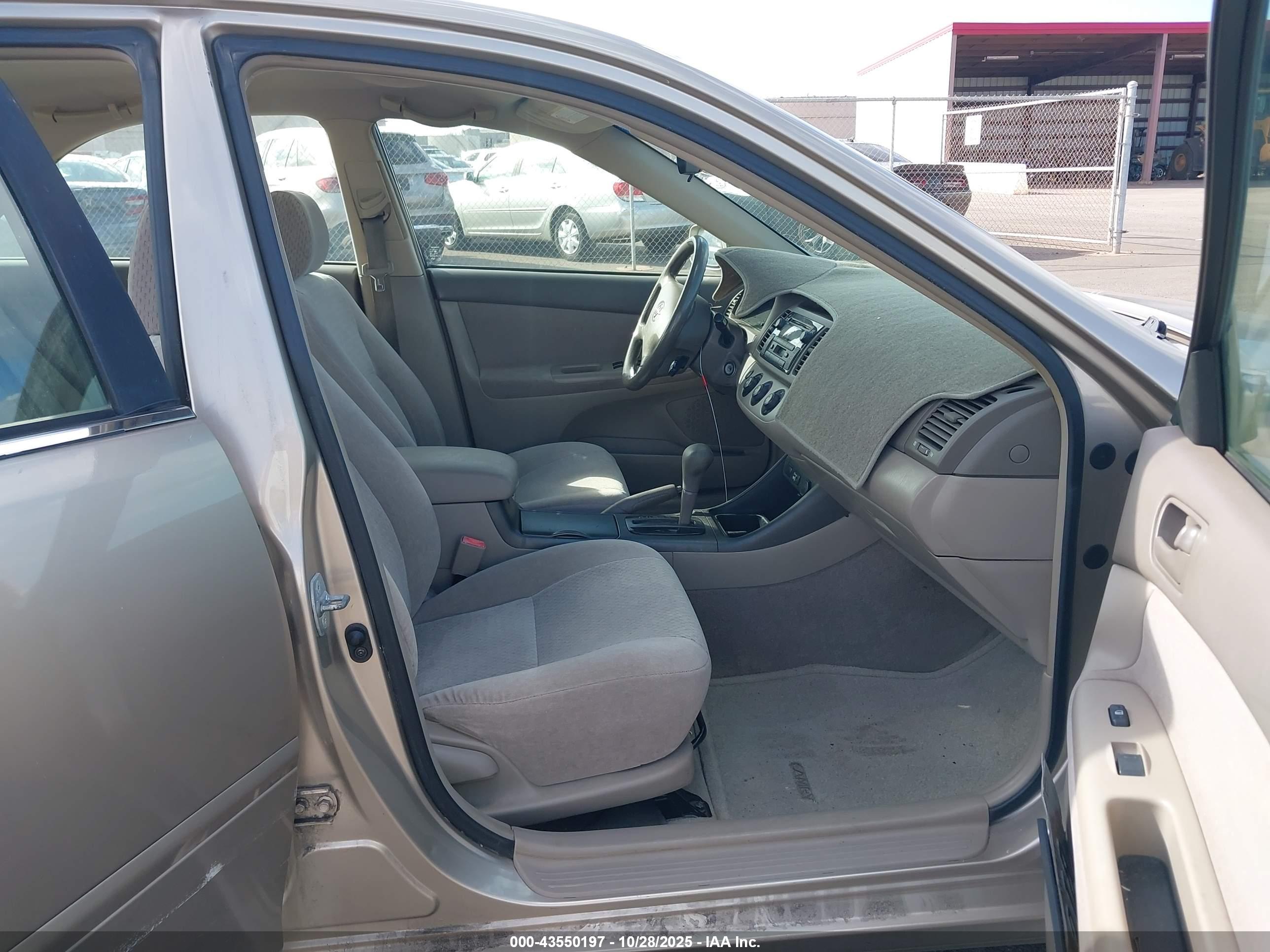 TOYOTA CAMRY image 5