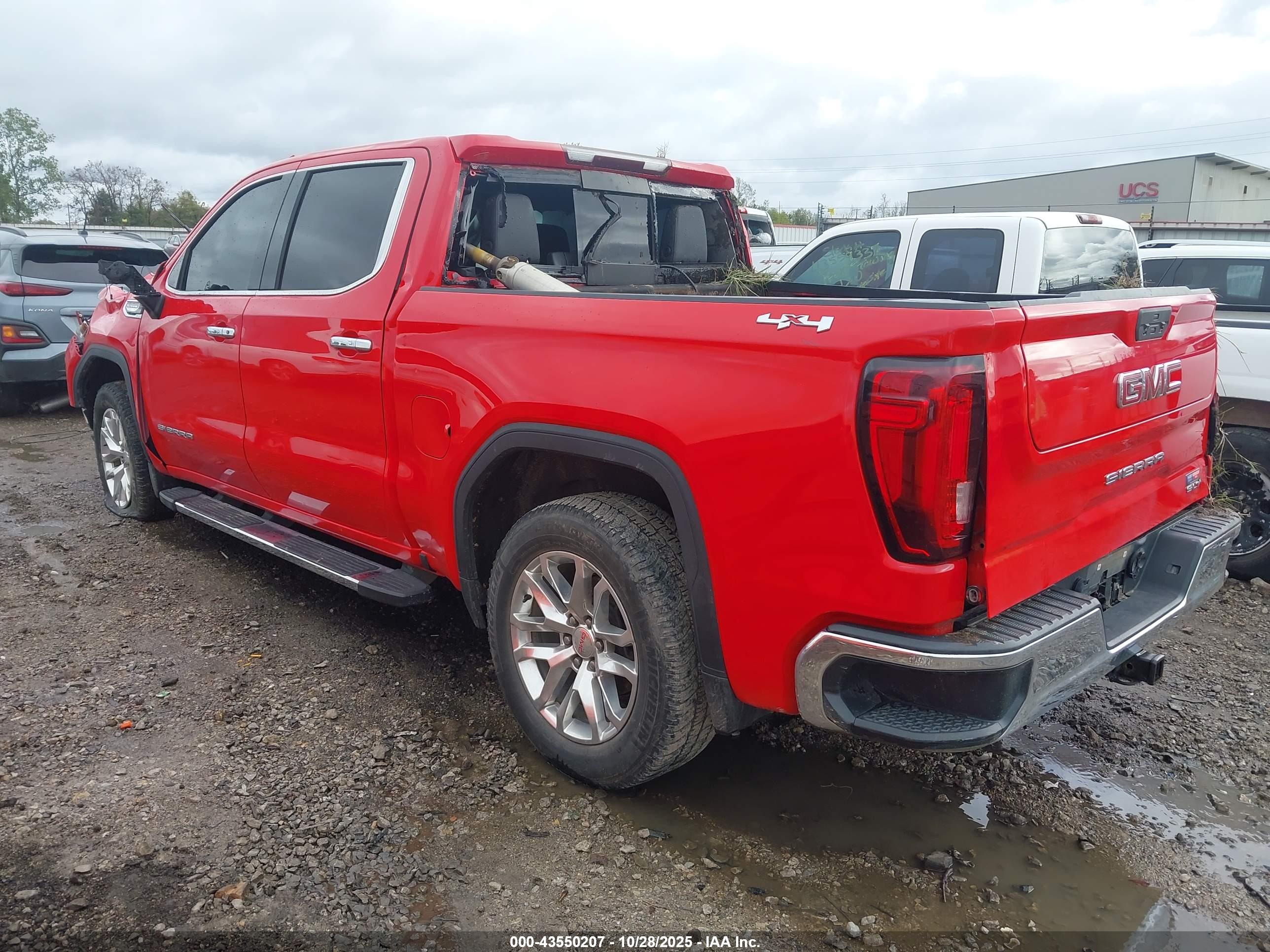 GMC SIERRA image 3