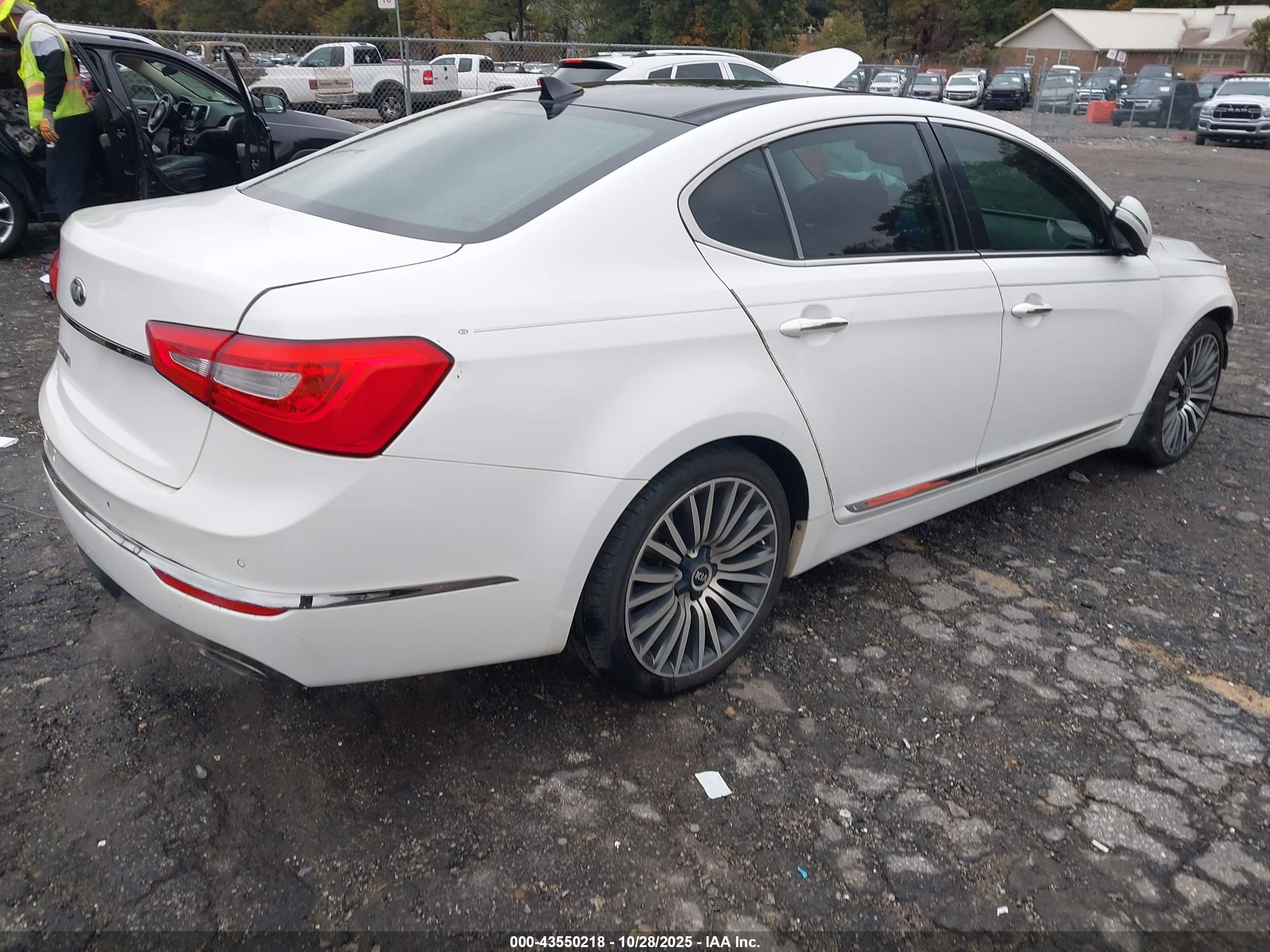KIA CADENZA image 4