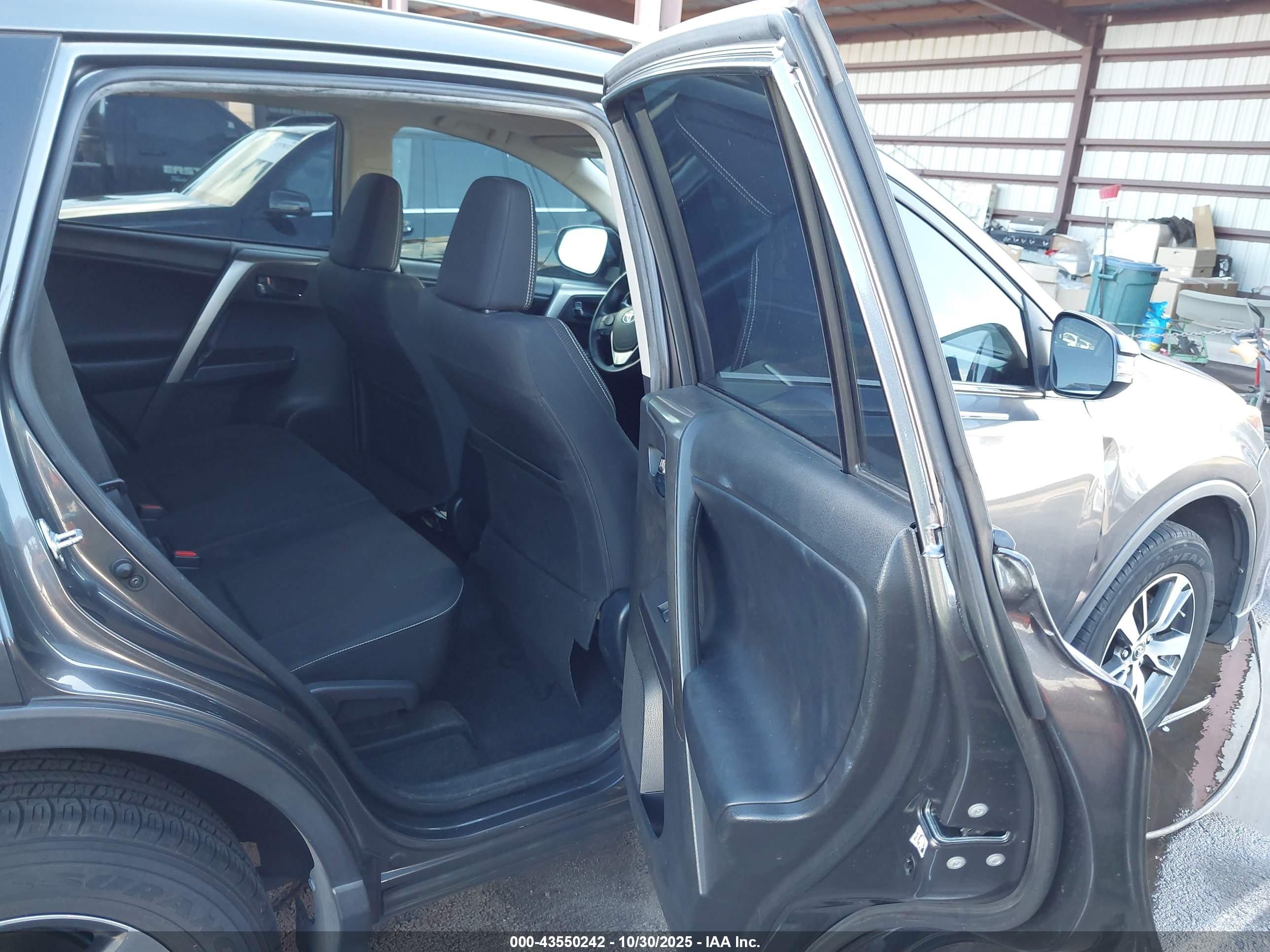 TOYOTA RAV4 image 8