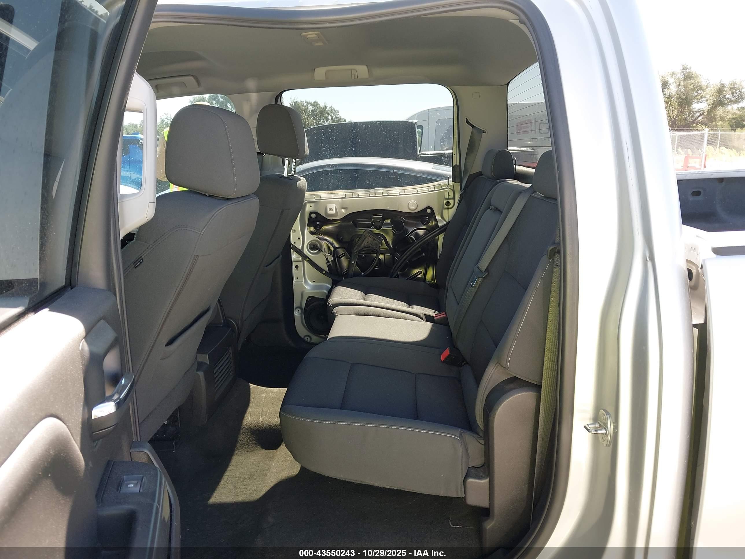 CHEVROLET SILVERADO image 8