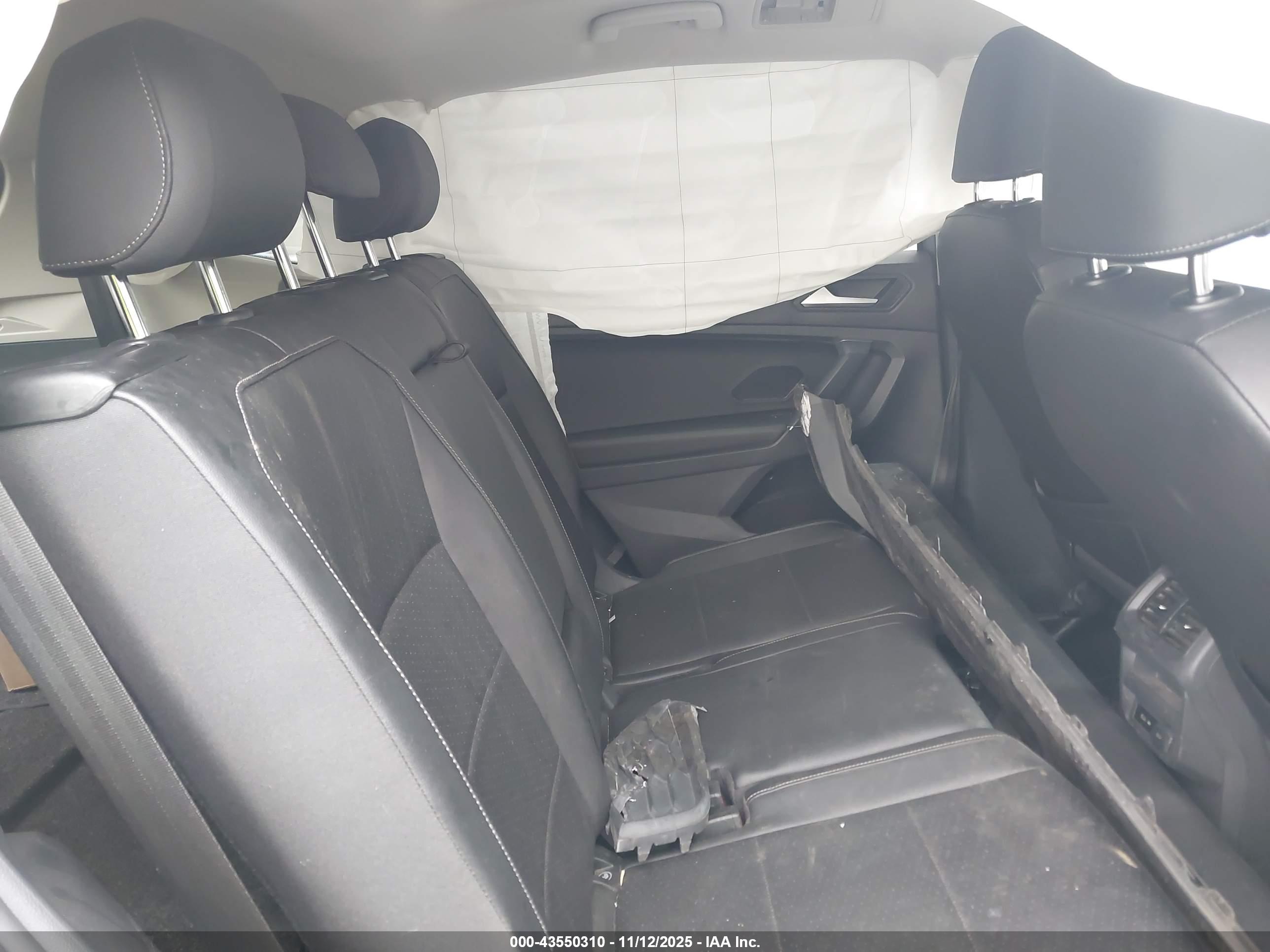 VOLKSWAGEN TIGUAN image 8