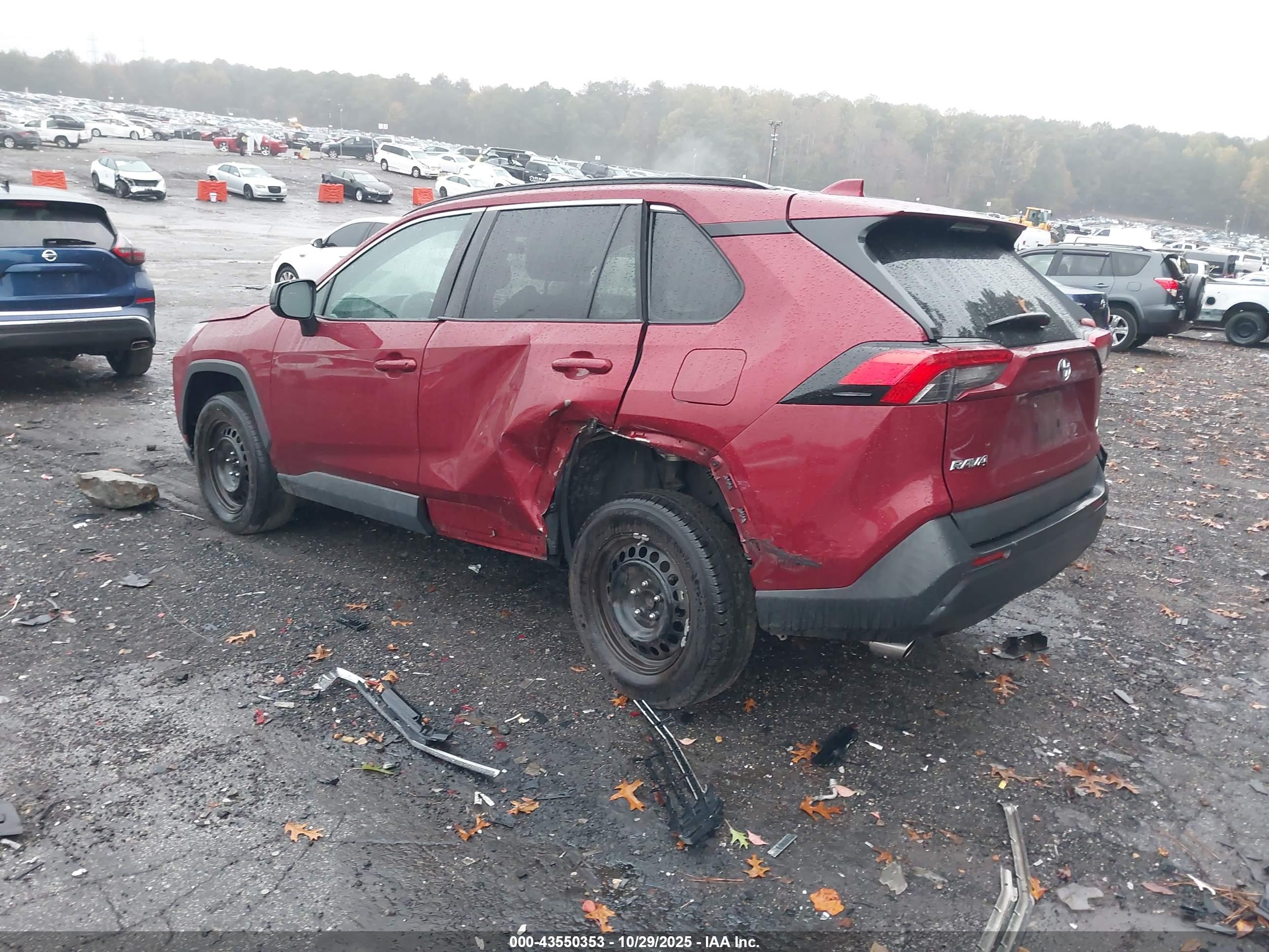 TOYOTA RAV4 image 3