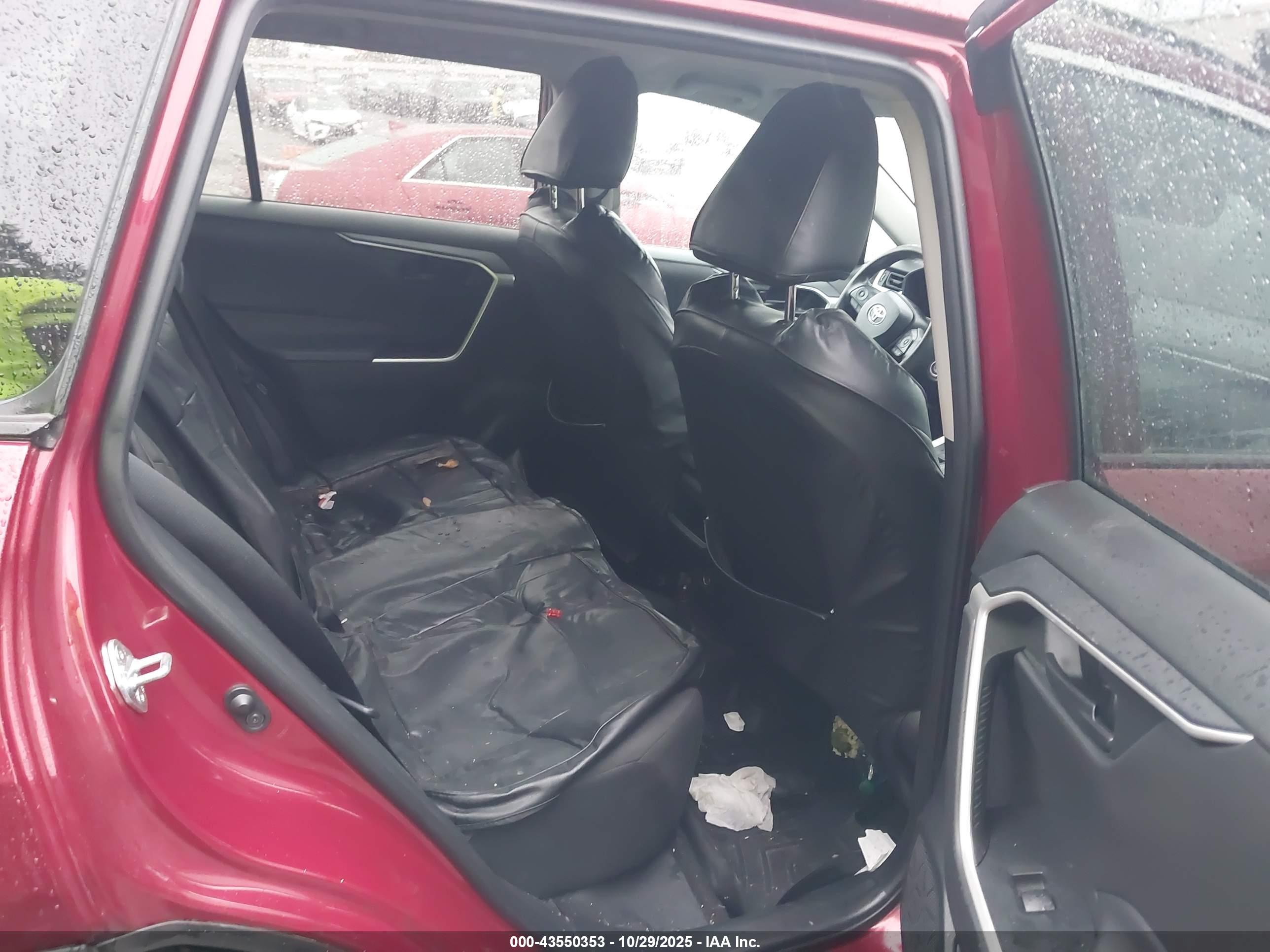 TOYOTA RAV4 image 8